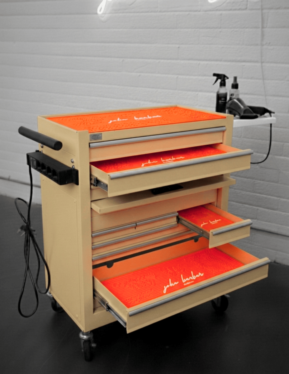 BARBER TROLLEY PRO ROLLWAGEN N VERSCHIEDENEN FARBEN – UV-STERILISATION Friseurwagen