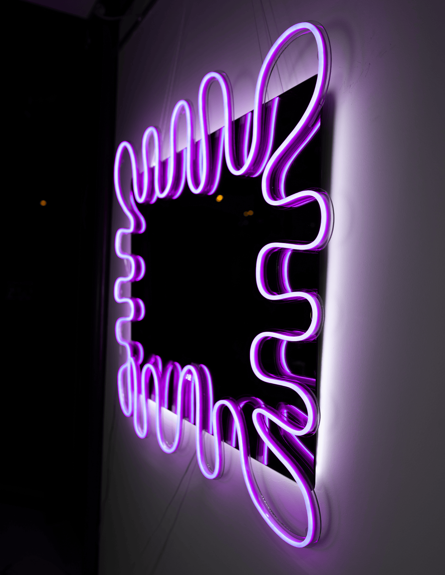 Neon Splash Spiegelrahmen – Barber Spiegel für Barbershops und Friseursalons.