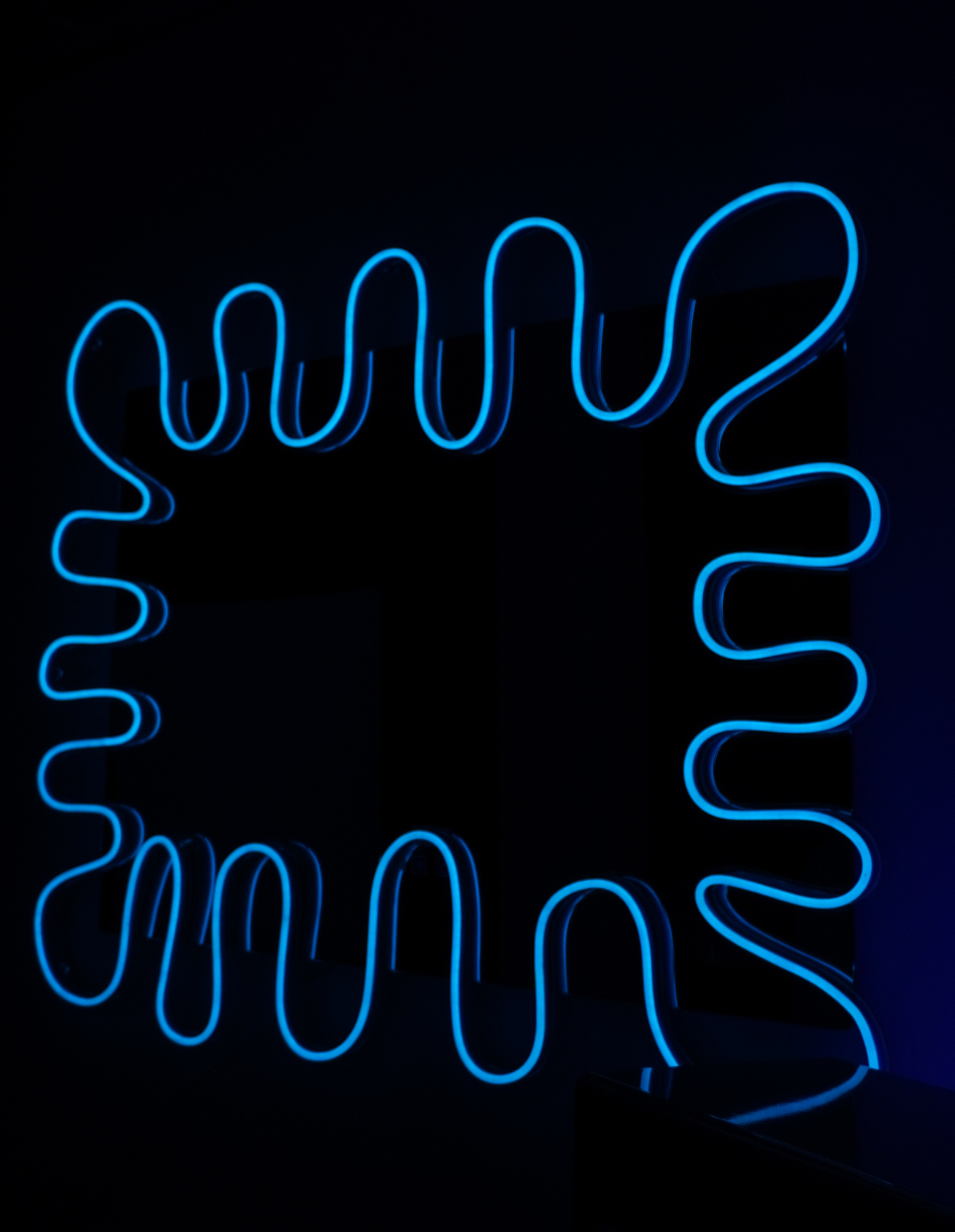 Rámeček zrcadla Neon Splash s nebo bez zrcadla pro holičství a salony – inspirováno Barber Nils Studio