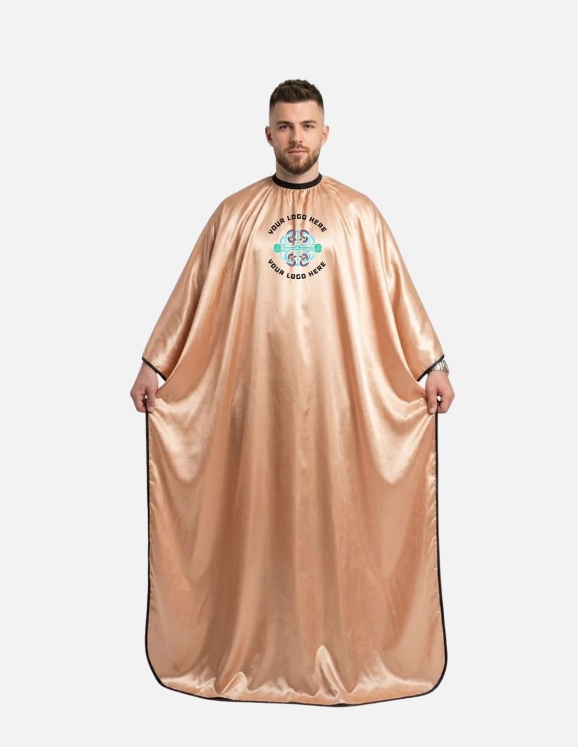 Premium satinbarberkappa med kimono-armöppningar och sidenlook – Broderad med din logotyp | Frisörkappa & satinkappa