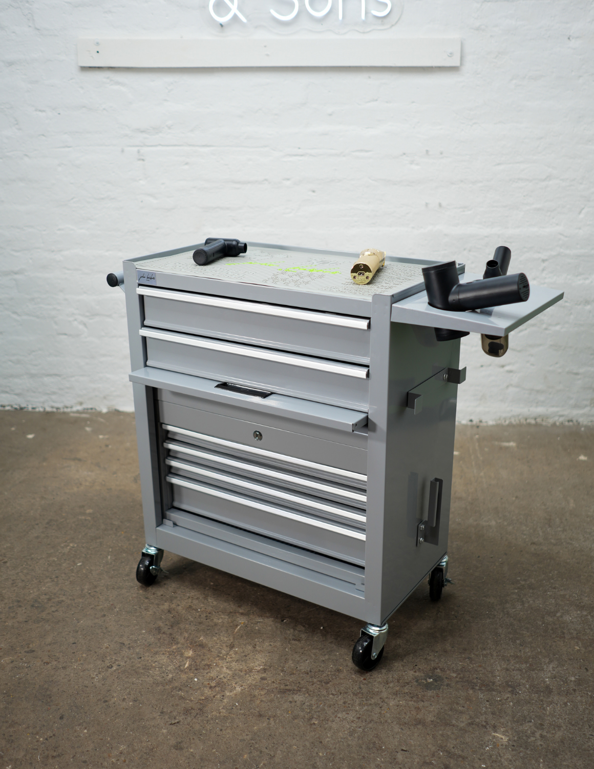 BARBER TROLLEY PRO – Mobiele trolley in verschillende kleuren – UV-desinfectie – Barbiertrolley