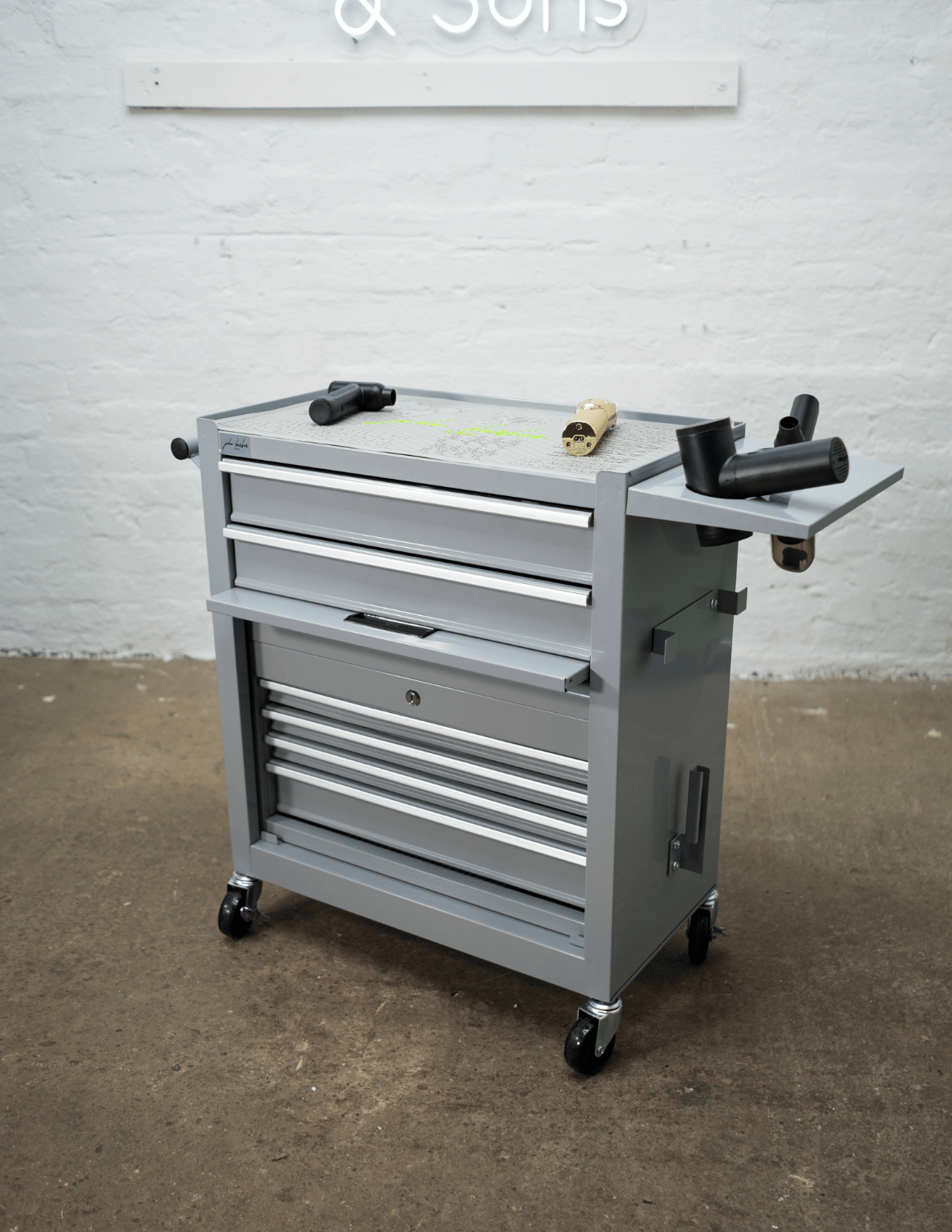 BARBER TROLLEY PRO ROLLWAGEN N VERSCHIEDENEN FARBEN – UV-STERILISATION Friseurwagen