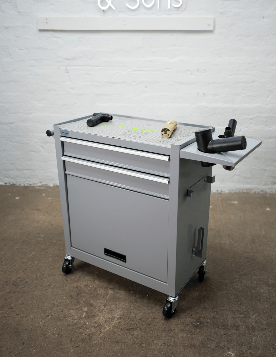 BARBER TROLLEY PRO ROLLWAGEN N VERSCHIEDENEN FARBEN – UV-STERILISATION Friseurwagen