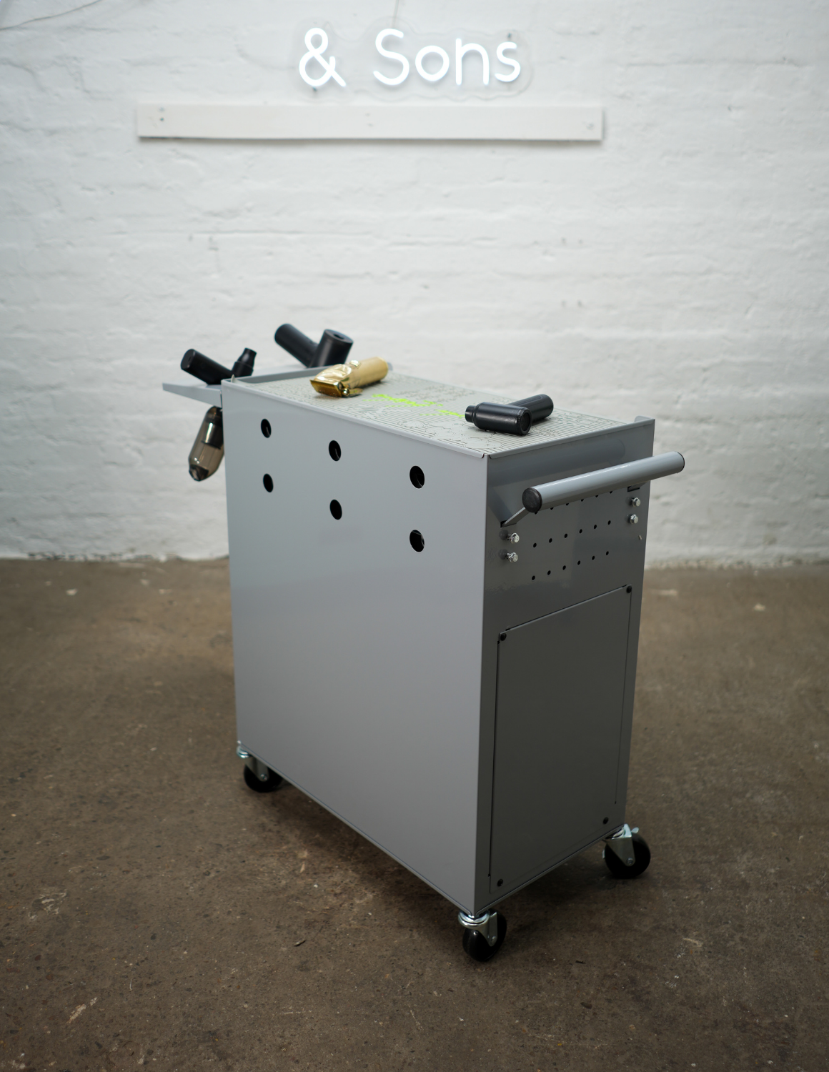 BARBER TROLLEY PRO – Mobiele trolley in verschillende kleuren – UV-desinfectie – Barbiertrolley