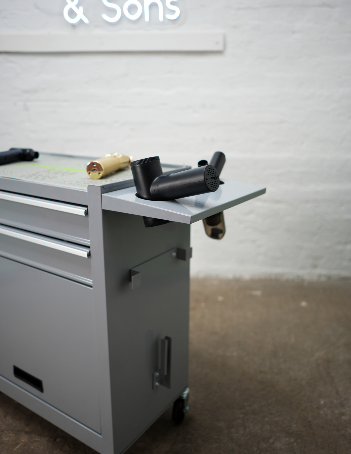 BARBER TROLLEY PRO – Carrello mobile in diversi colori – Disinfezione UV – Carrello da barbiere