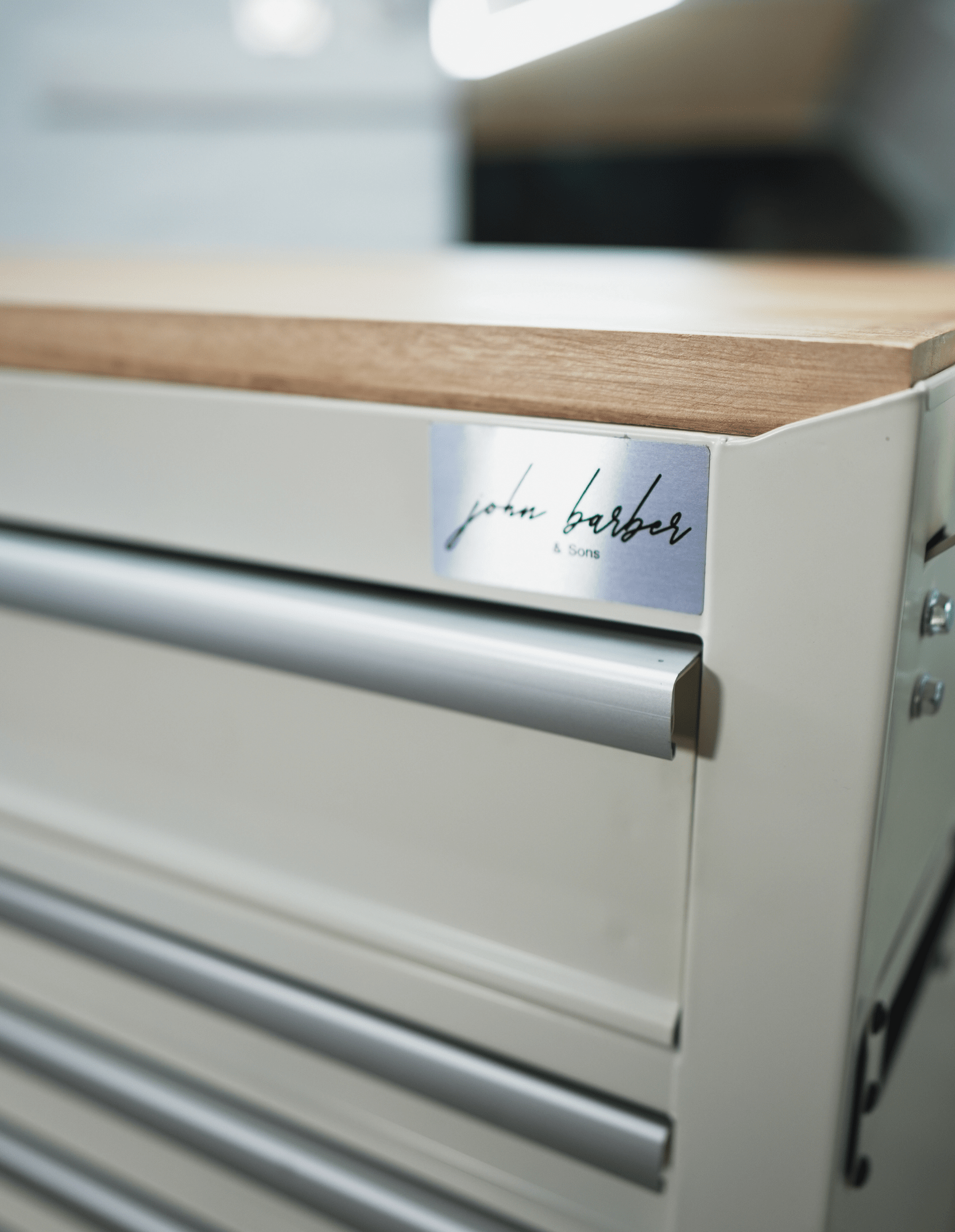 BARBER ROLLWAGEN PRO XL - UV-STERILISATION - HOLZ ARBEITSPLATTE - EINGEBAUTER STECKDOSE