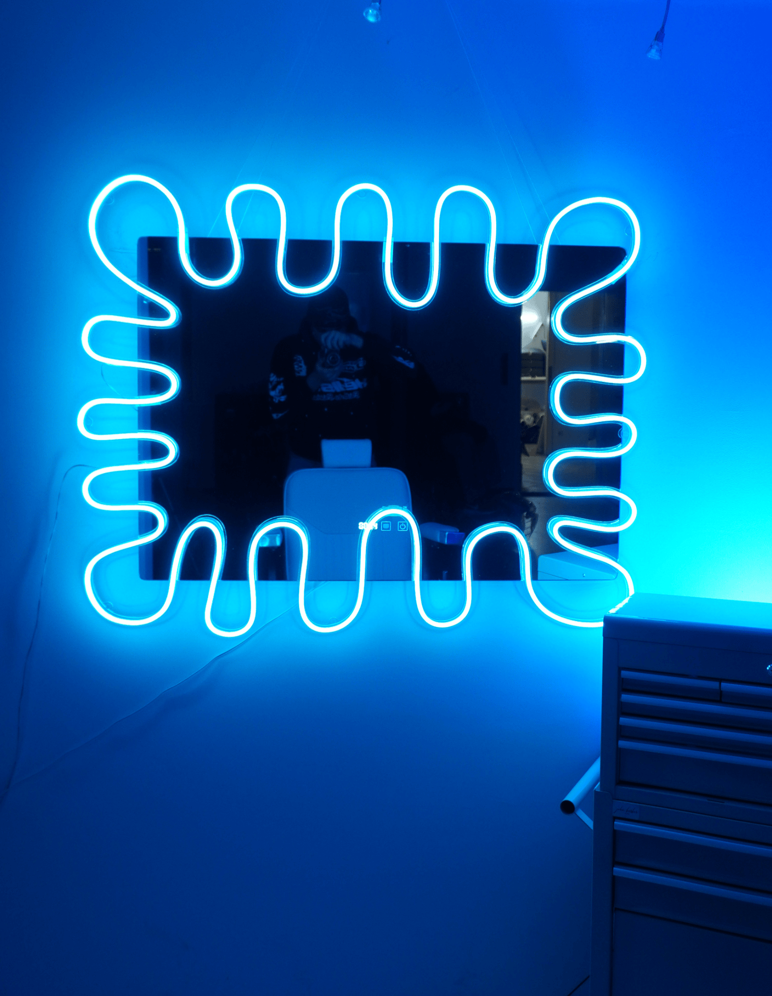 Neon Splash Spiegelrahmen – Barber Spiegel für Barbershops und Friseursalons.