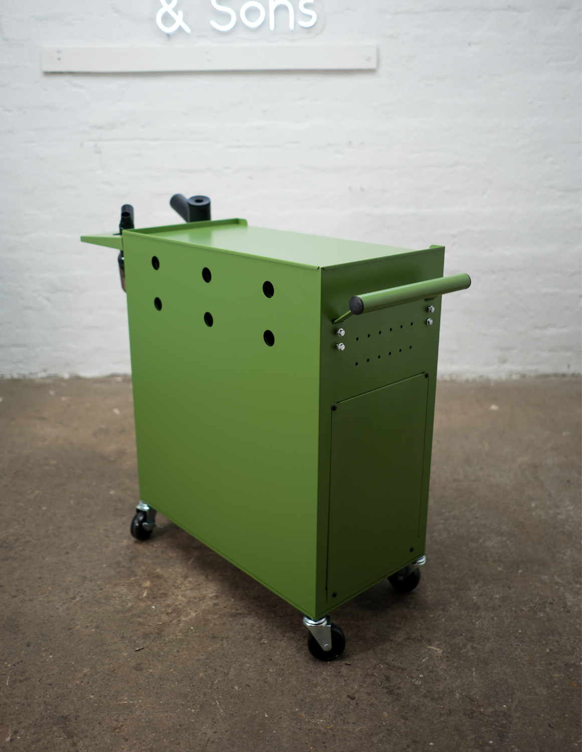 BARBER TROLLEY PRO – Carrello mobile in diversi colori – Disinfezione UV – Carrello da barbiere