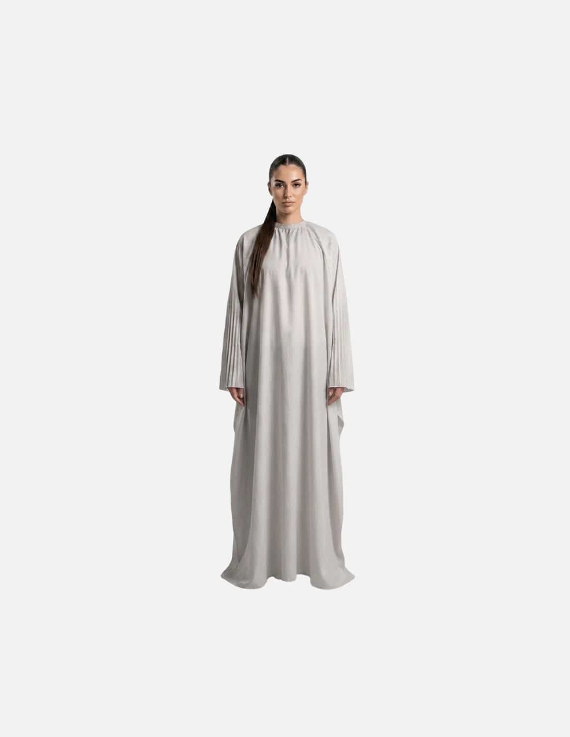 The Monarch – Premium satincape med plisserade kimonoärmar i sidenlook | Frisörkappa & satincape