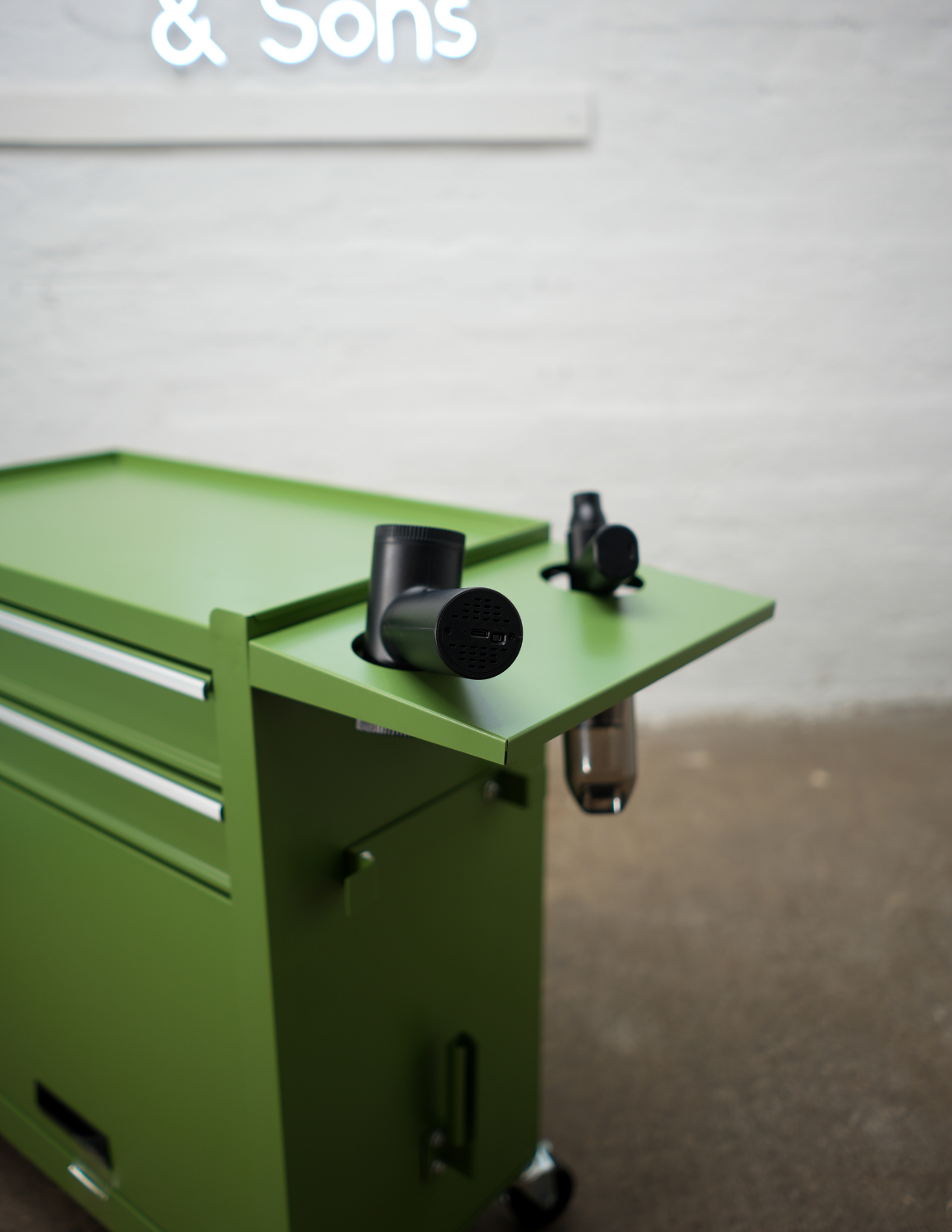 BARBER TROLLEY PRO – Carrello mobile in diversi colori – Disinfezione UV – Carrello da barbiere