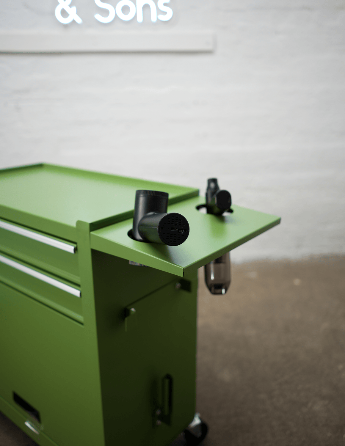 BARBER TROLLEY PRO ROLLWAGEN N VERSCHIEDENEN FARBEN – UV-STERILISATION Friseurwagen