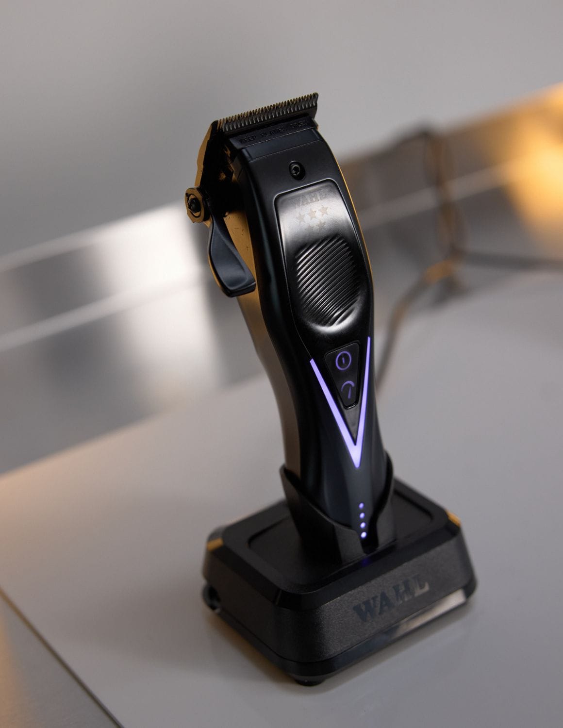 WAHL Vapor Switch Cordless Black Clipper — F32 Fadeout™ Klinge | Professioneller Akku-Haarschneider