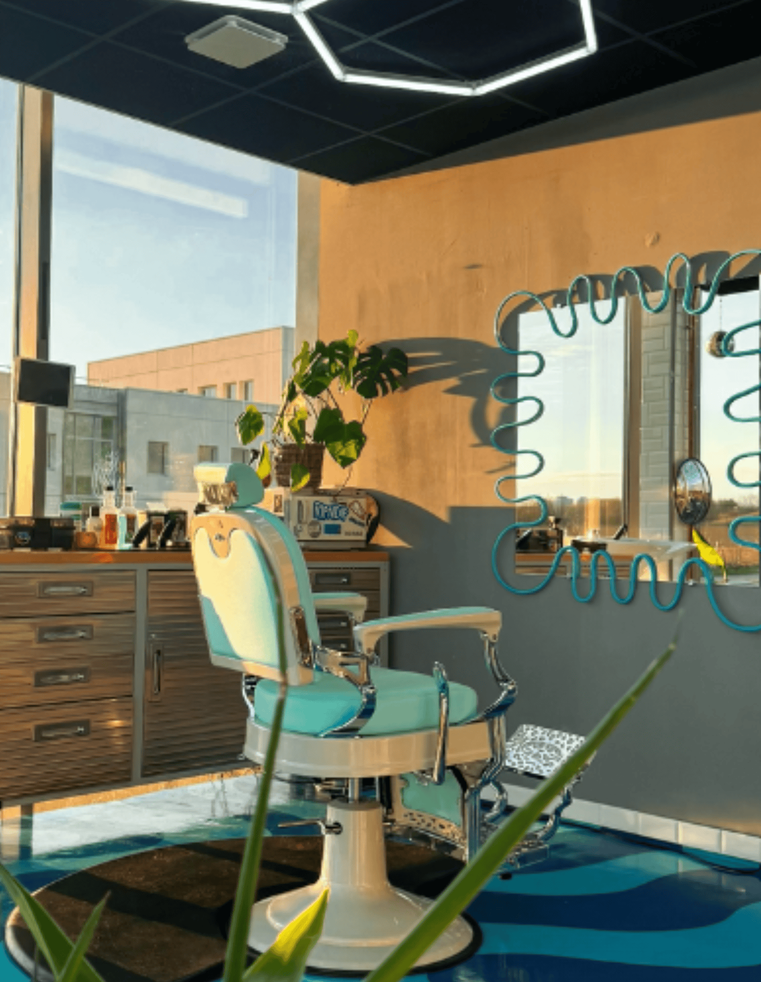 Neon Splash Spiegelrahmen – Barber Spiegel für Barbershops und Friseursalons.
