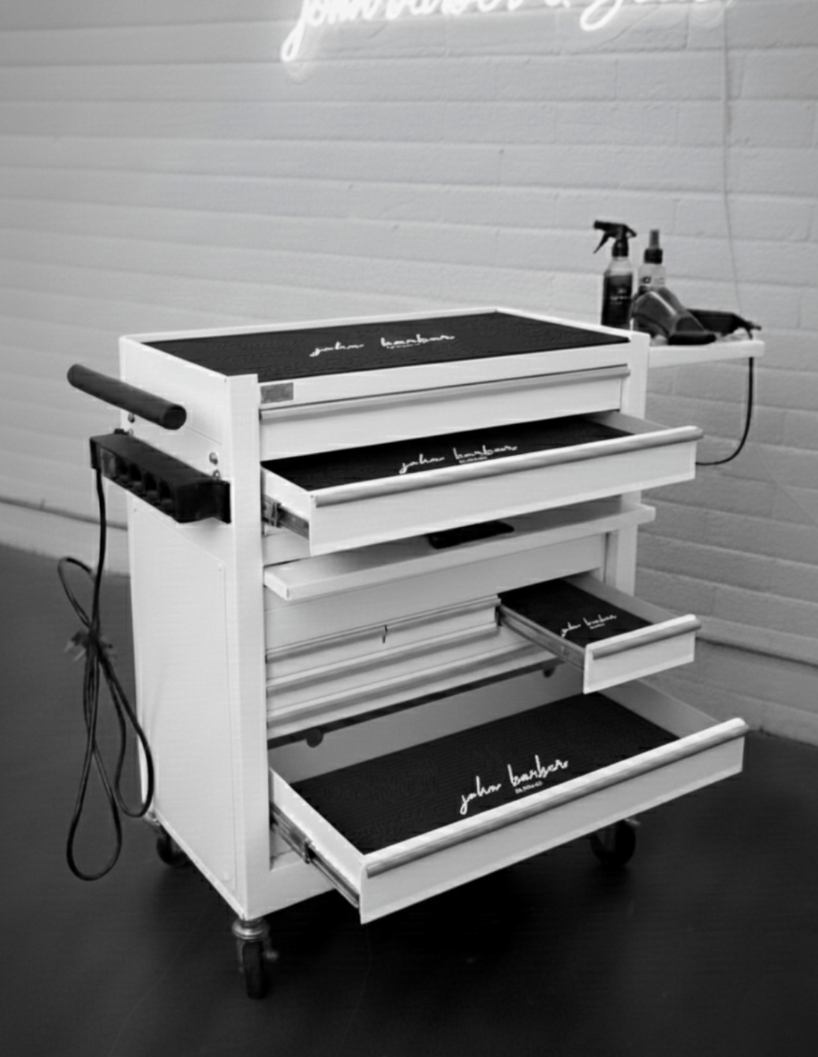 BARBER TROLLEY PRO ROLLWAGEN N VERSCHIEDENEN FARBEN – UV-STERILISATION Friseurwagen