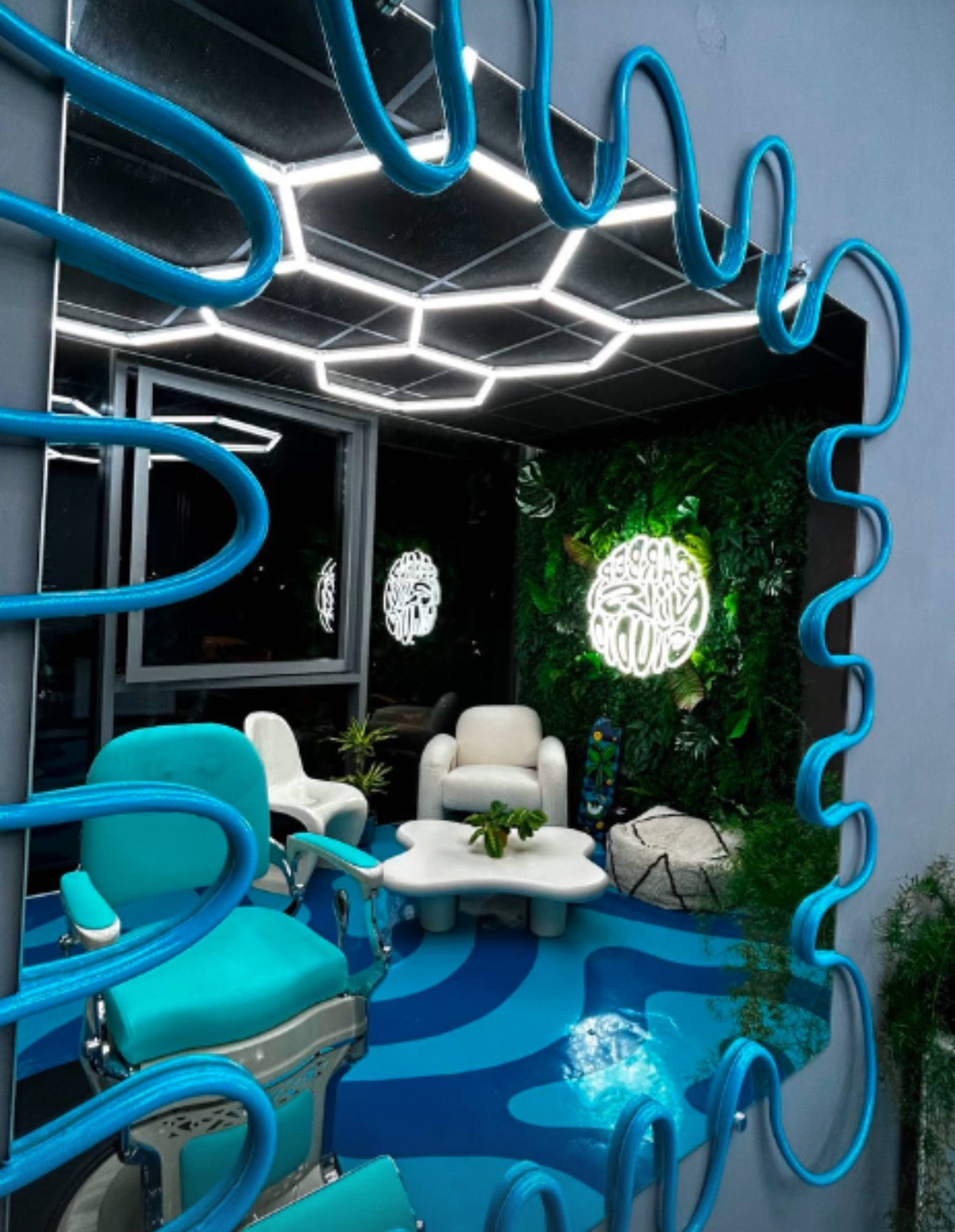 Rámeček zrcadla Neon Splash s nebo bez zrcadla pro holičství a salony – inspirováno Barber Nils Studio