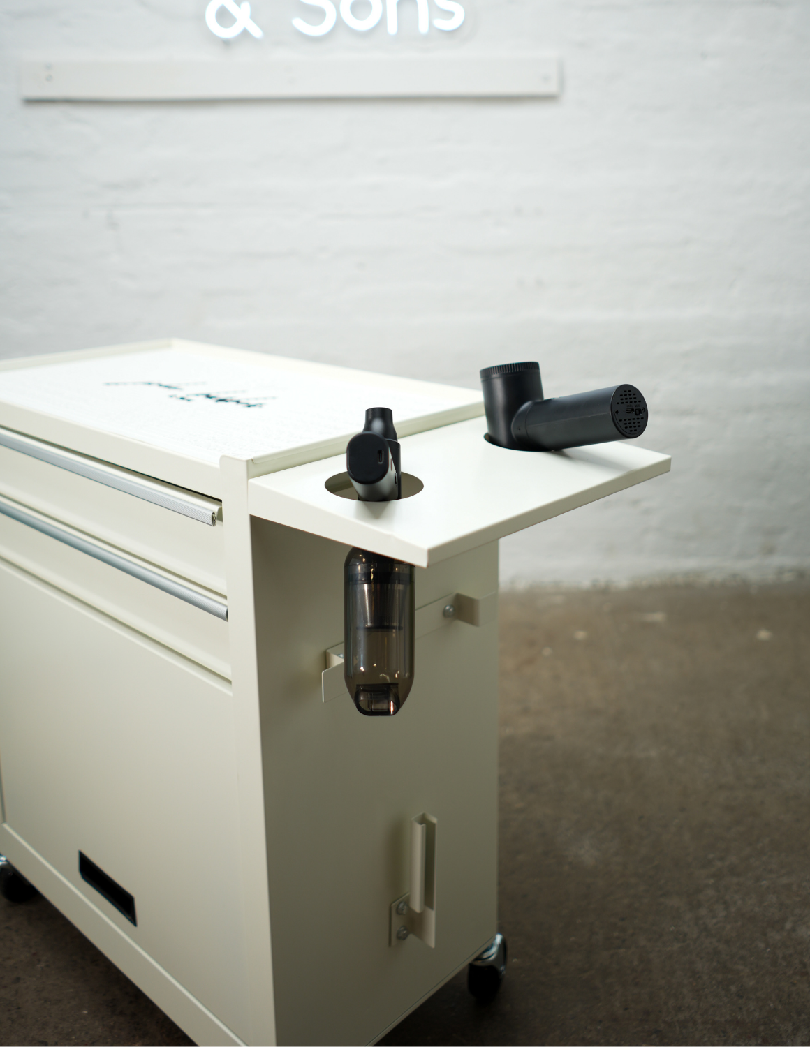 BARBER TROLLEY PRO – Mobiele trolley in verschillende kleuren – UV-desinfectie – Barbiertrolley