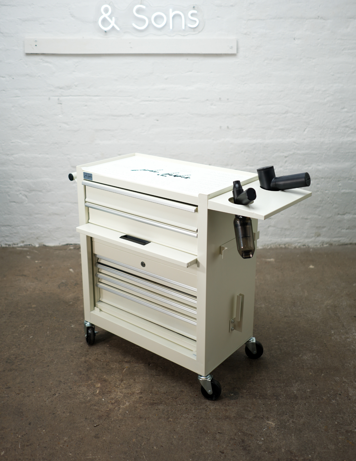 BARBER TROLLEY PRO – Carrello mobile in diversi colori – Disinfezione UV – Carrello da barbiere