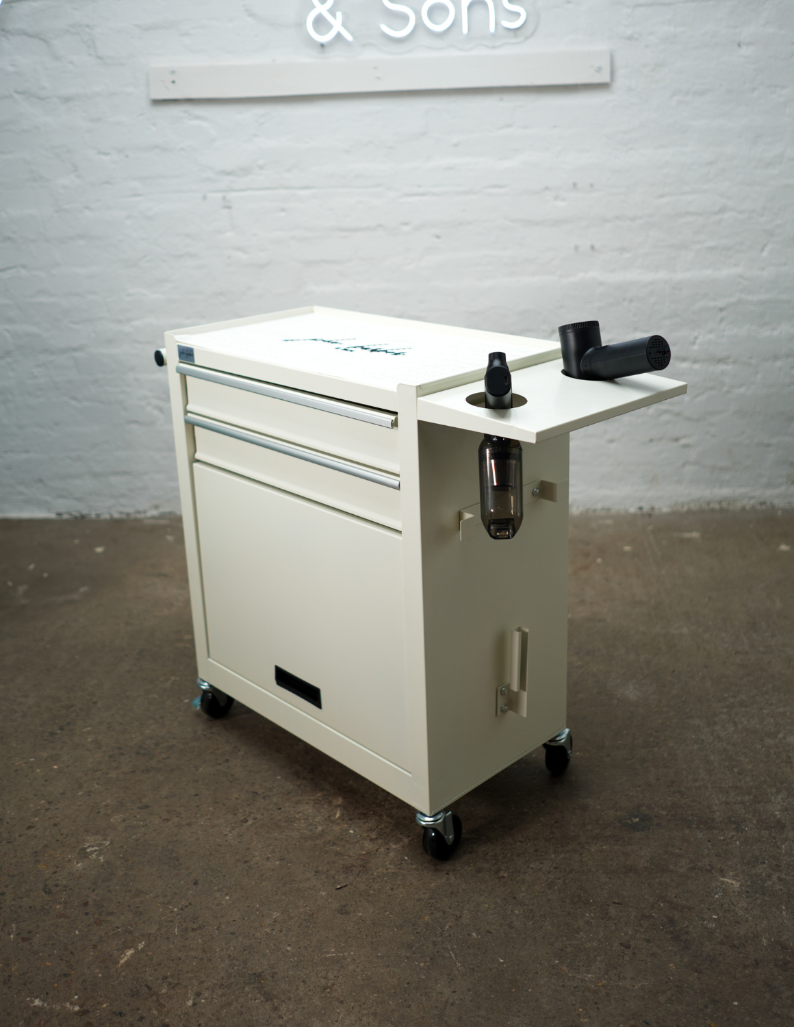 BARBER TROLLEY PRO – Carrello mobile in diversi colori – Disinfezione UV – Carrello da barbiere