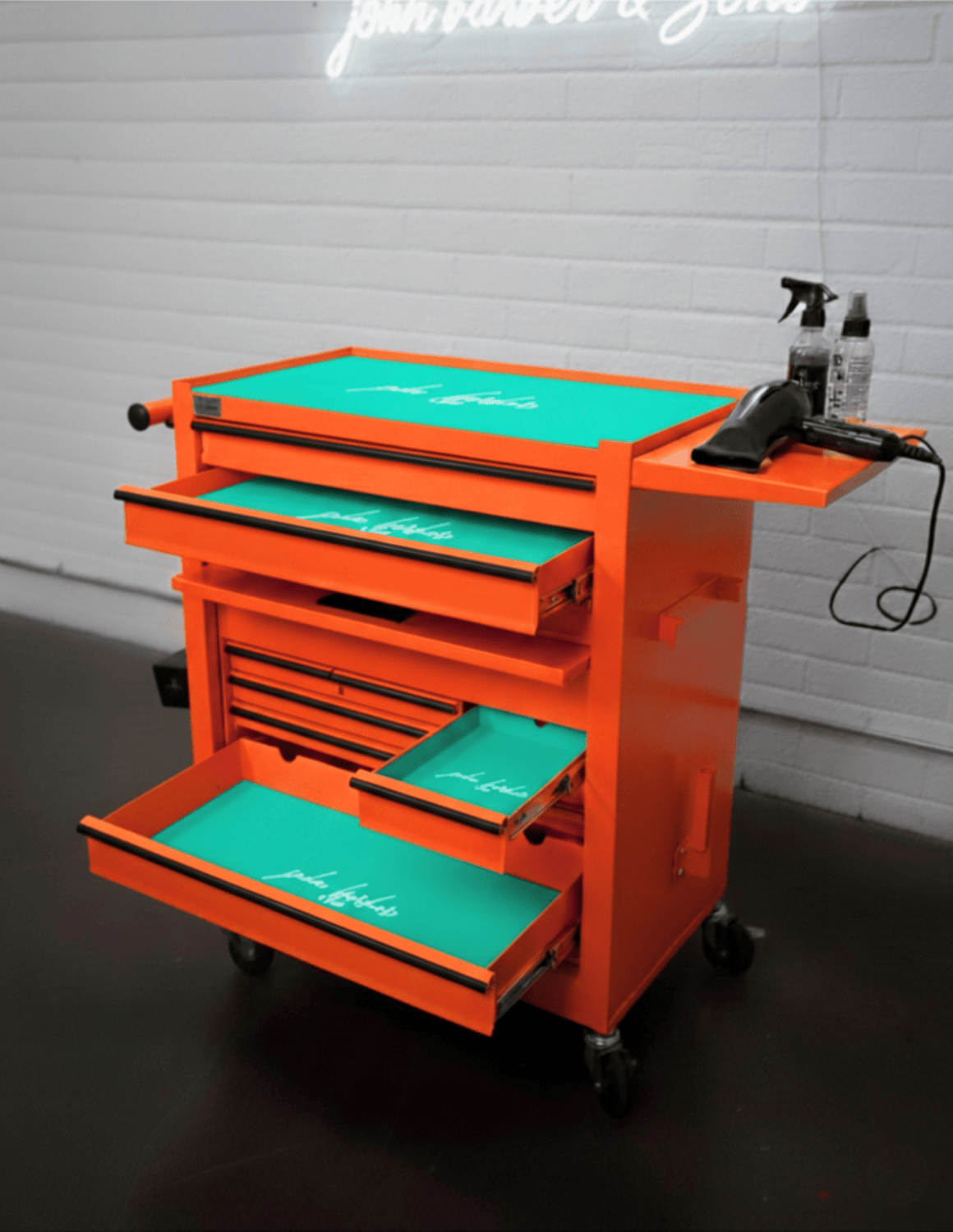 BARBER TROLLEY PRO ROLLWAGEN N VERSCHIEDENEN FARBEN – UV-STERILISATION Friseurwagen