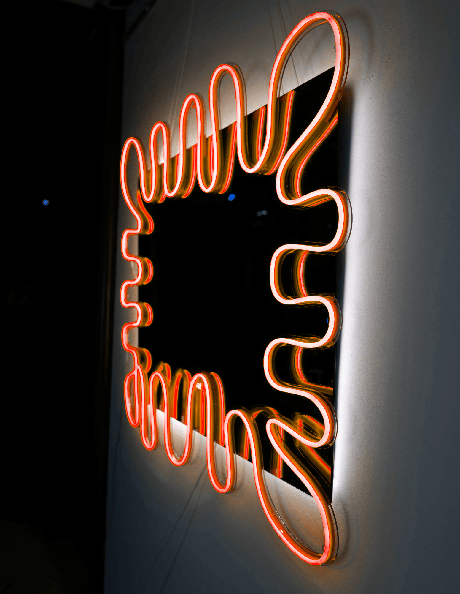 Neon Splash Spiegelrahmen – Barber Spiegel für Barbershops und Friseursalons.