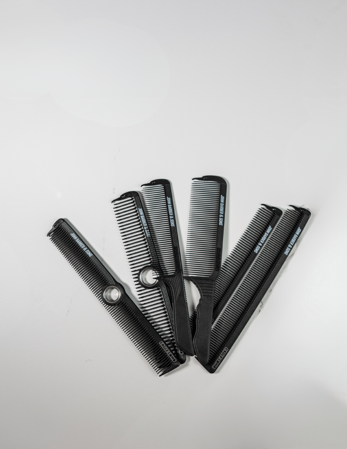 JBS Barber & Friseur Fidget Pro Kamm Set – 6 antistatische und hitzebeständige Friseurkämme für präzises Styling und professionelles Arbeiten im Barbershop, in vier Farben erhältlich.