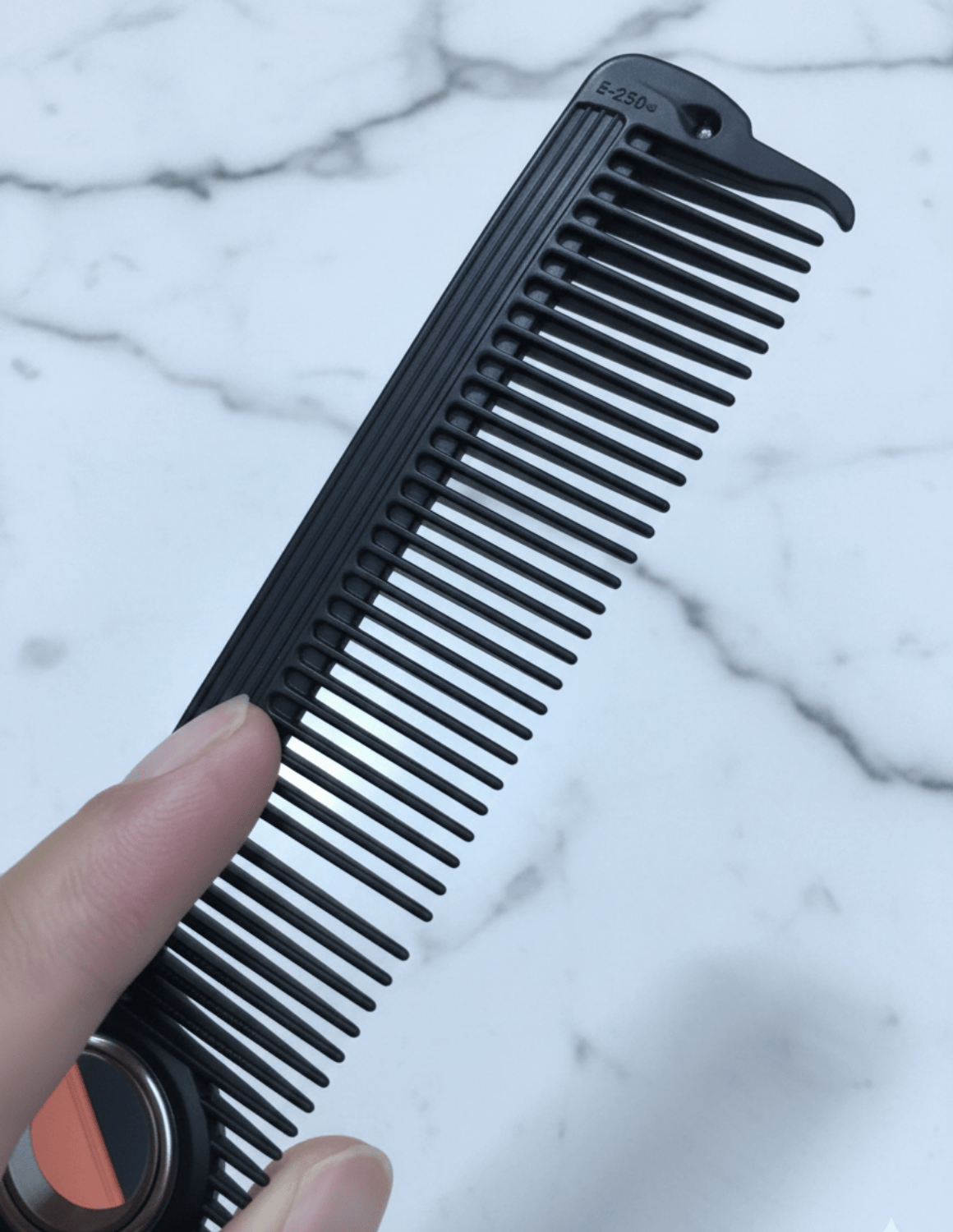 JBS Barber & Friseur Fidget Pro Kamm Set – 6 antistatische und hitzebeständige Friseurkämme für präzises Styling und professionelles Arbeiten im Barbershop, in vier Farben erhältlich.