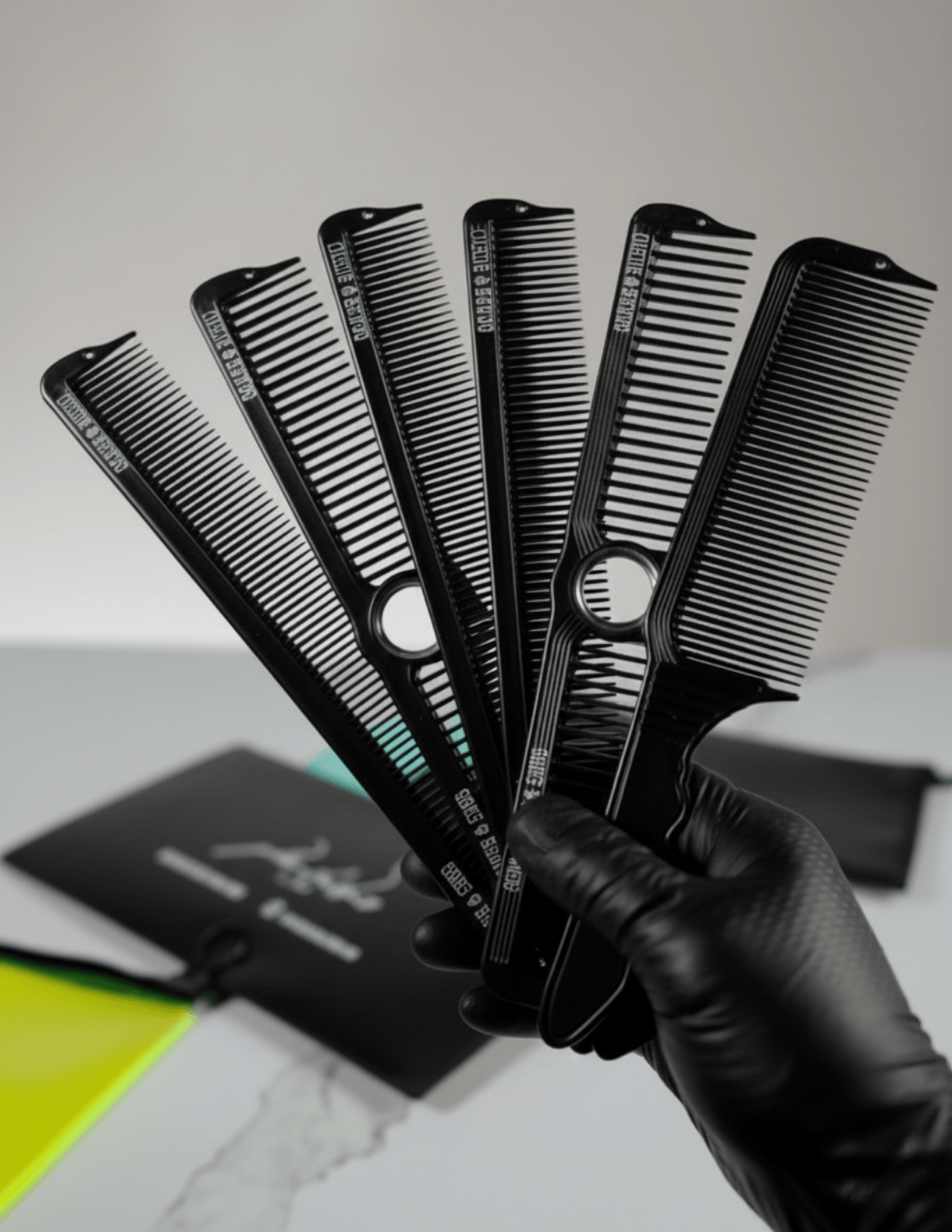 JBS Barber & Friseur Fidget Pro Kamm Set – 6 antistatische und hitzebeständige Friseurkämme für präzises Styling und professionelles Arbeiten im Barbershop, in vier Farben erhältlich.