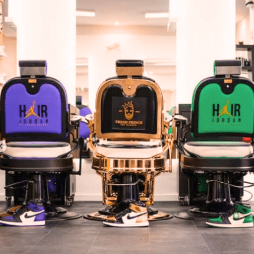 Barberstühle nach Maß – Von Rahmen bis Polsterung individuell gestaltet.