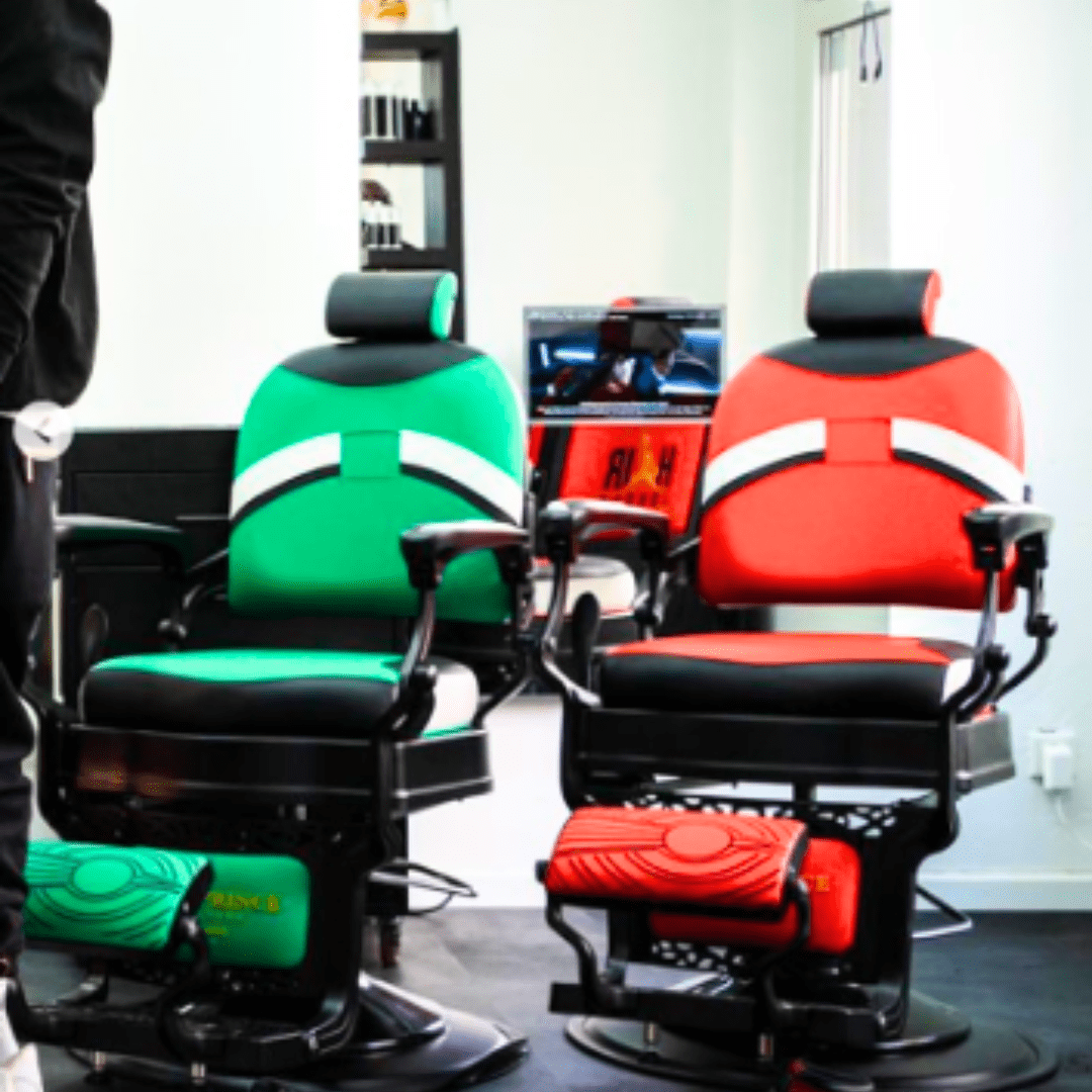 Barberstühle nach Maß – Von Rahmen bis Polsterung individuell gestaltet.