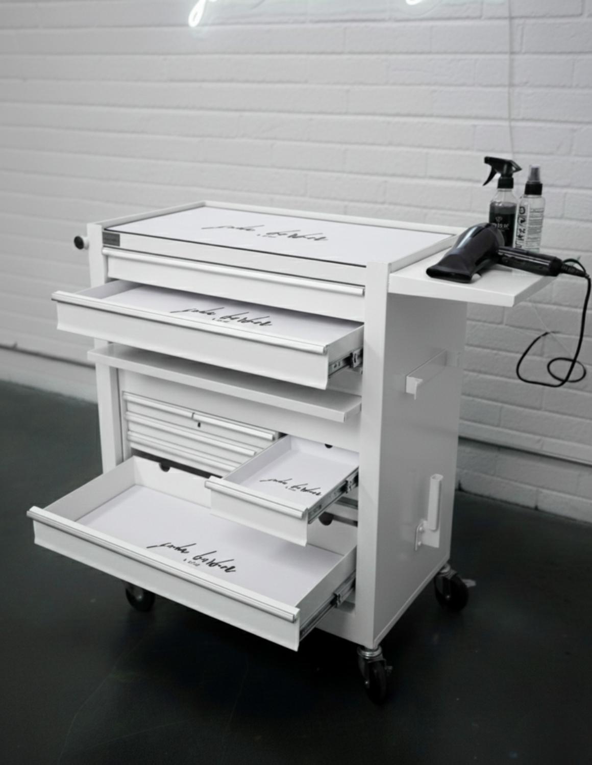 BARBER TROLLEY PRO – Mobiele trolley in verschillende kleuren – UV-desinfectie – Barbiertrolley