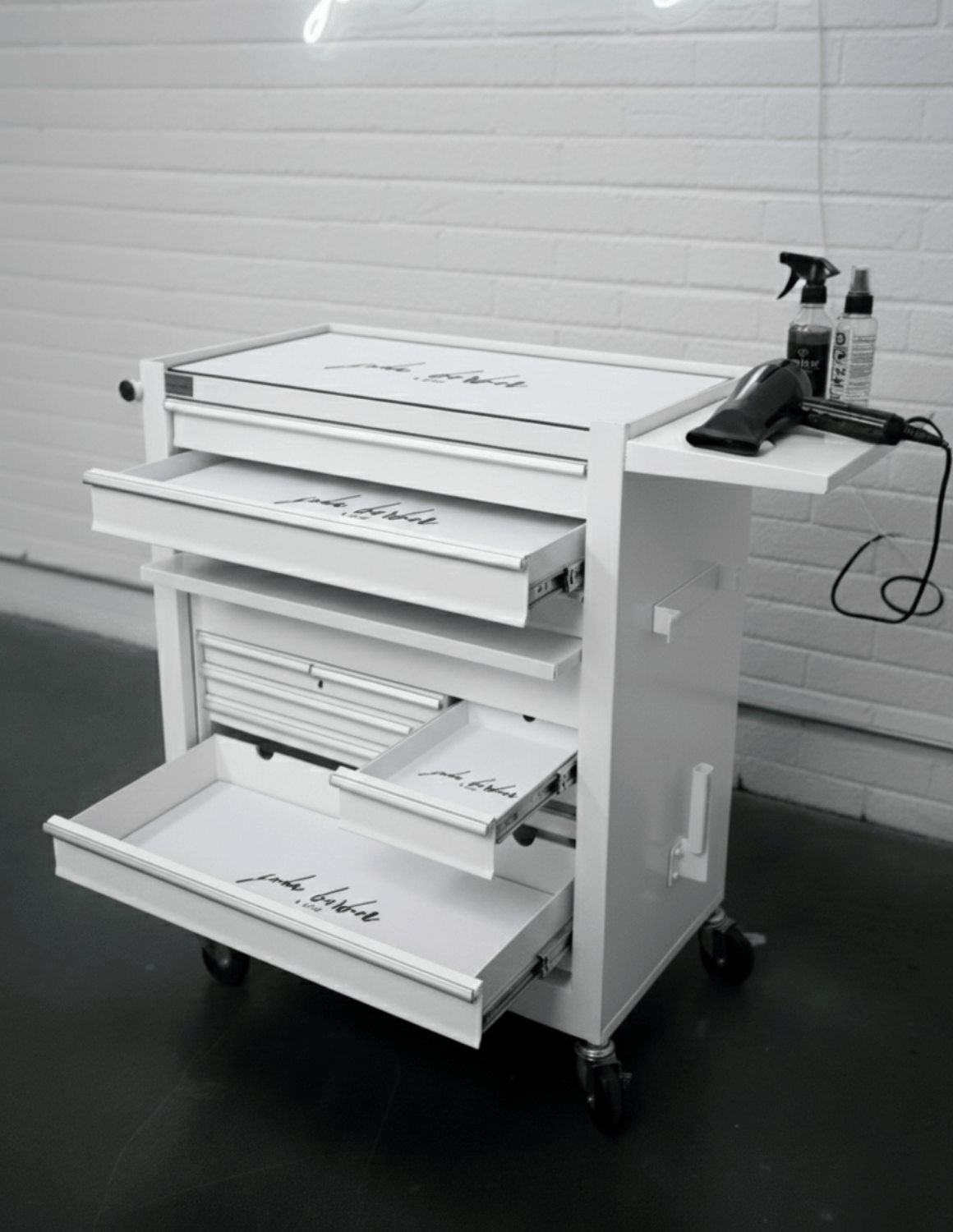 BARBER TROLLEY PRO ROLLWAGEN N VERSCHIEDENEN FARBEN – UV-STERILISATION Friseurwagen