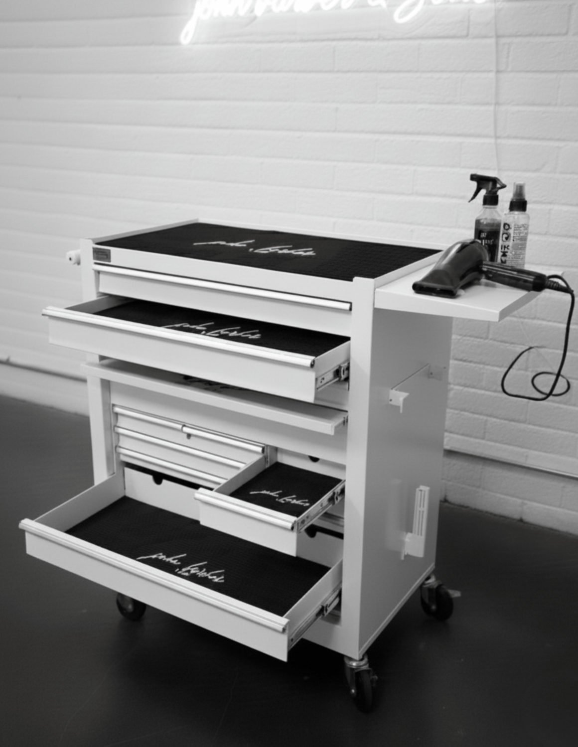 BARBER TROLLEY PRO ROLLWAGEN N VERSCHIEDENEN FARBEN – UV-STERILISATION Friseurwagen