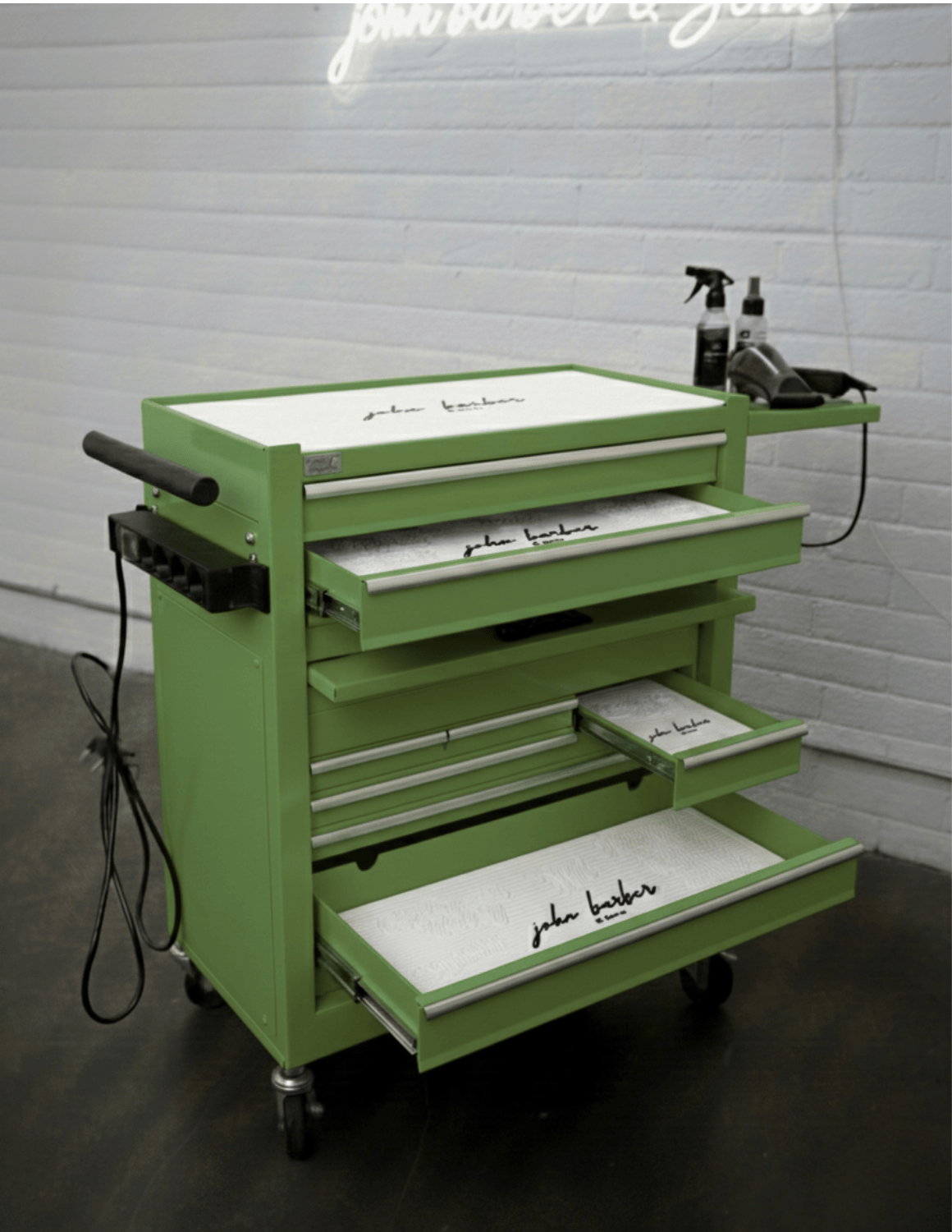 BARBER TROLLEY PRO ROLLWAGEN N VERSCHIEDENEN FARBEN – UV-STERILISATION Friseurwagen