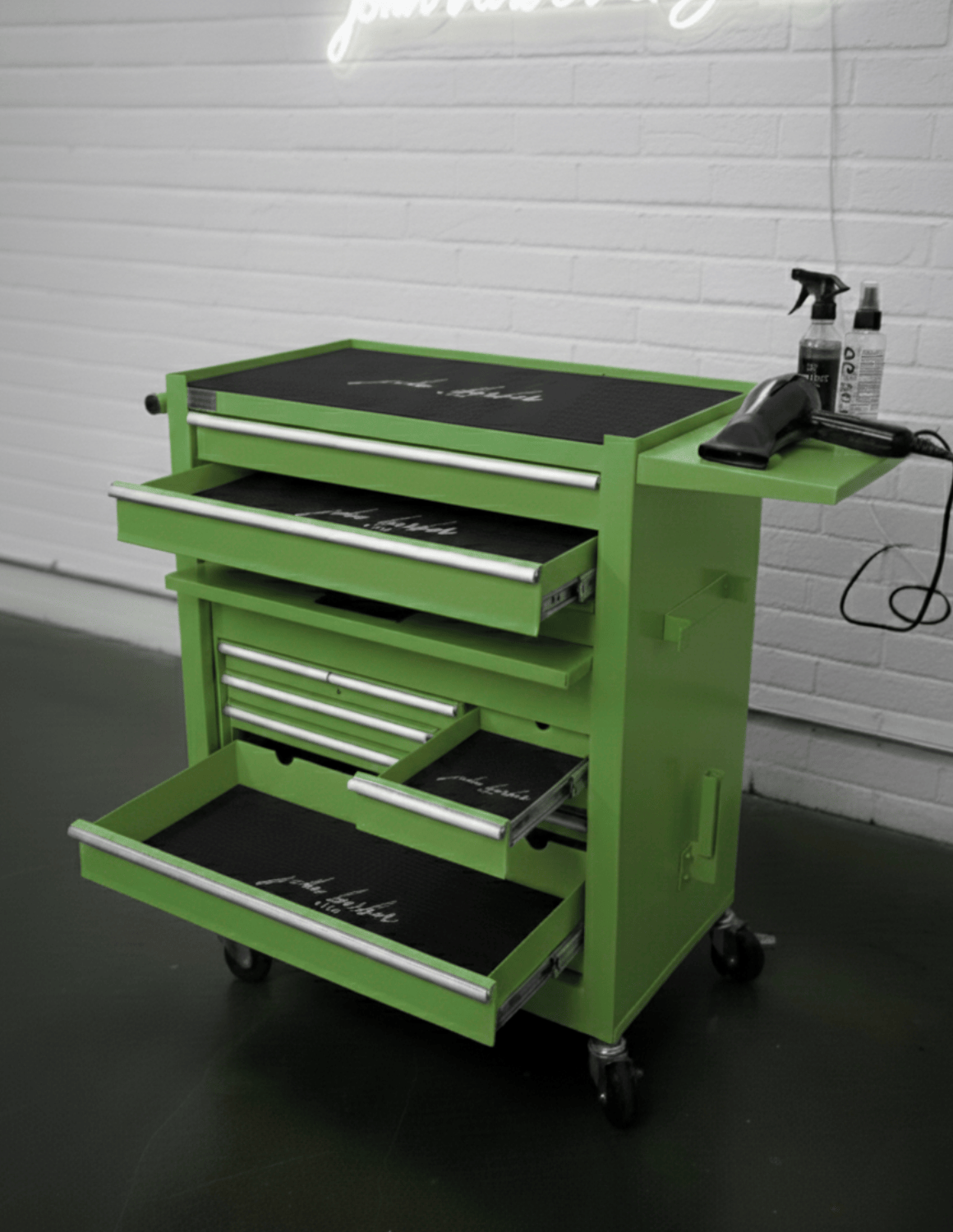 BARBER TROLLEY PRO ROLLWAGEN N VERSCHIEDENEN FARBEN – UV-STERILISATION Friseurwagen