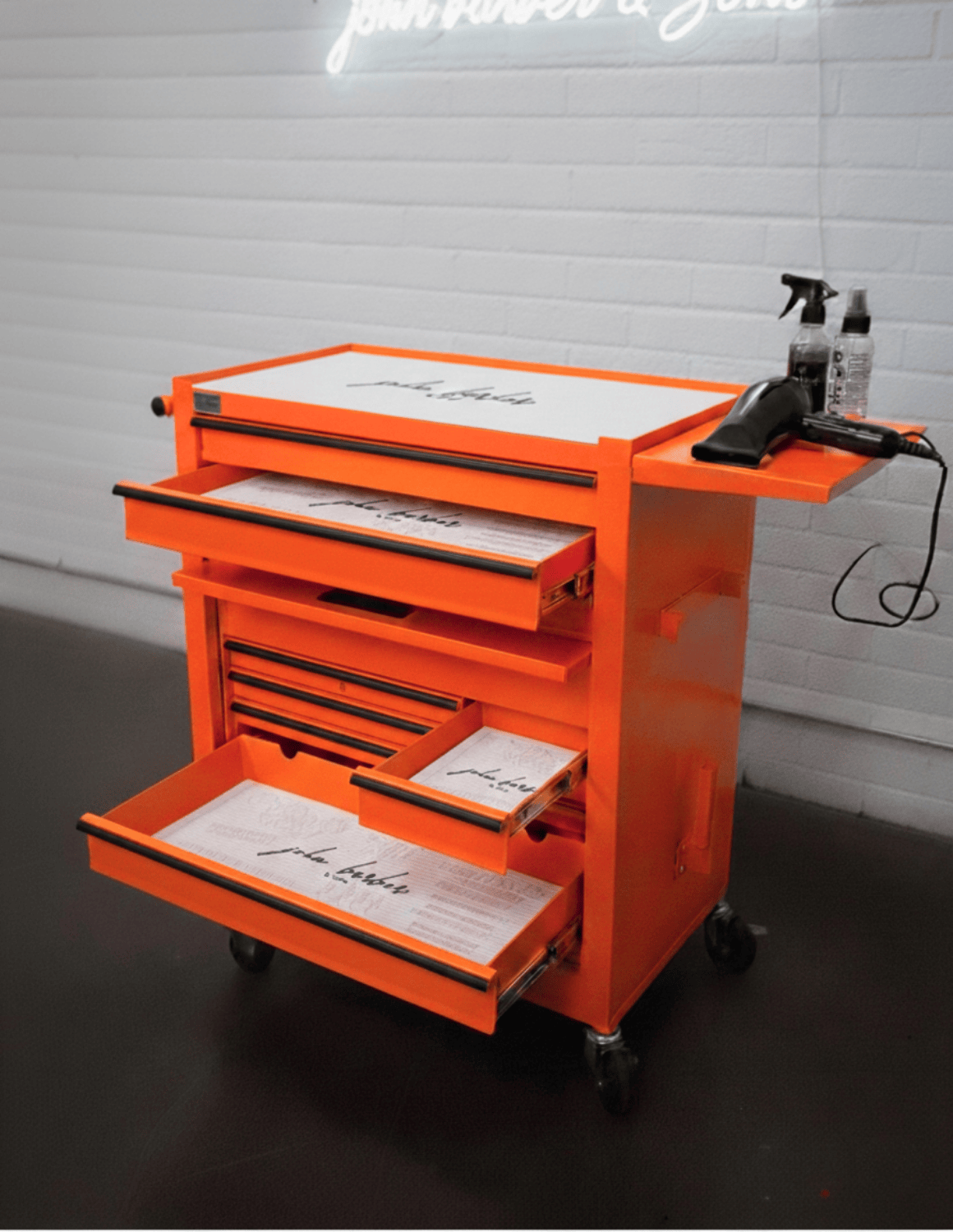 BARBER TROLLEY PRO ROLLWAGEN N VERSCHIEDENEN FARBEN – UV-STERILISATION Friseurwagen