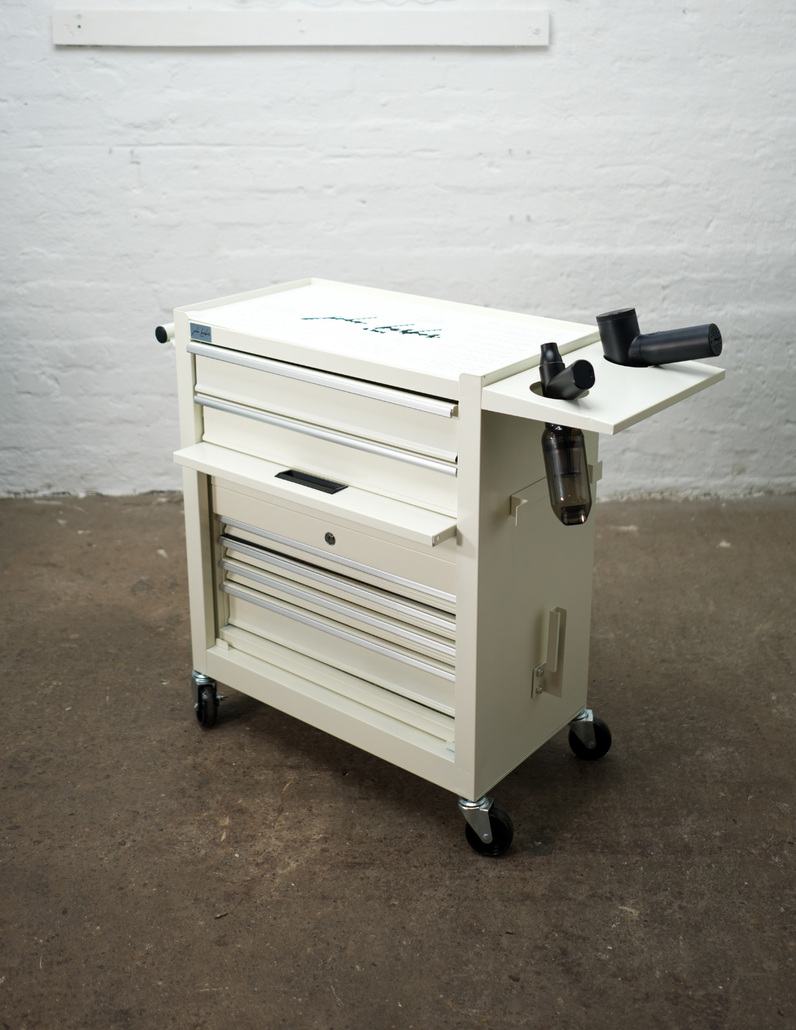 BARBER TROLLEY PRO – Carrello mobile in diversi colori – Disinfezione UV – Carrello da barbiere