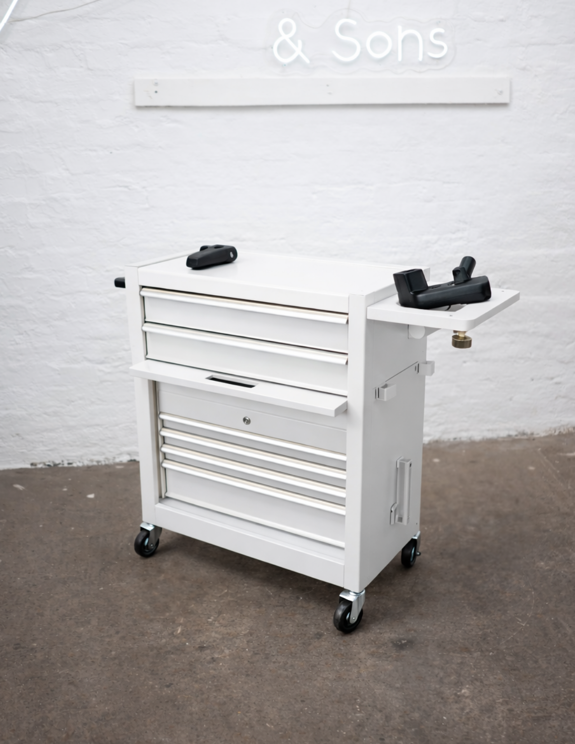 BARBER TROLLEY PRO – Mobiele trolley in verschillende kleuren – UV-desinfectie – Barbiertrolley