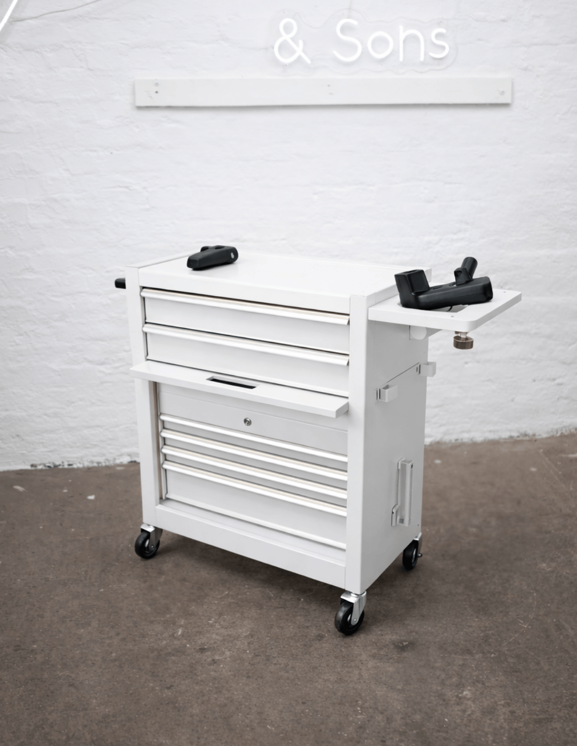BARBER TROLLEY PRO ROLLWAGEN N VERSCHIEDENEN FARBEN – UV-STERILISATION Friseurwagen