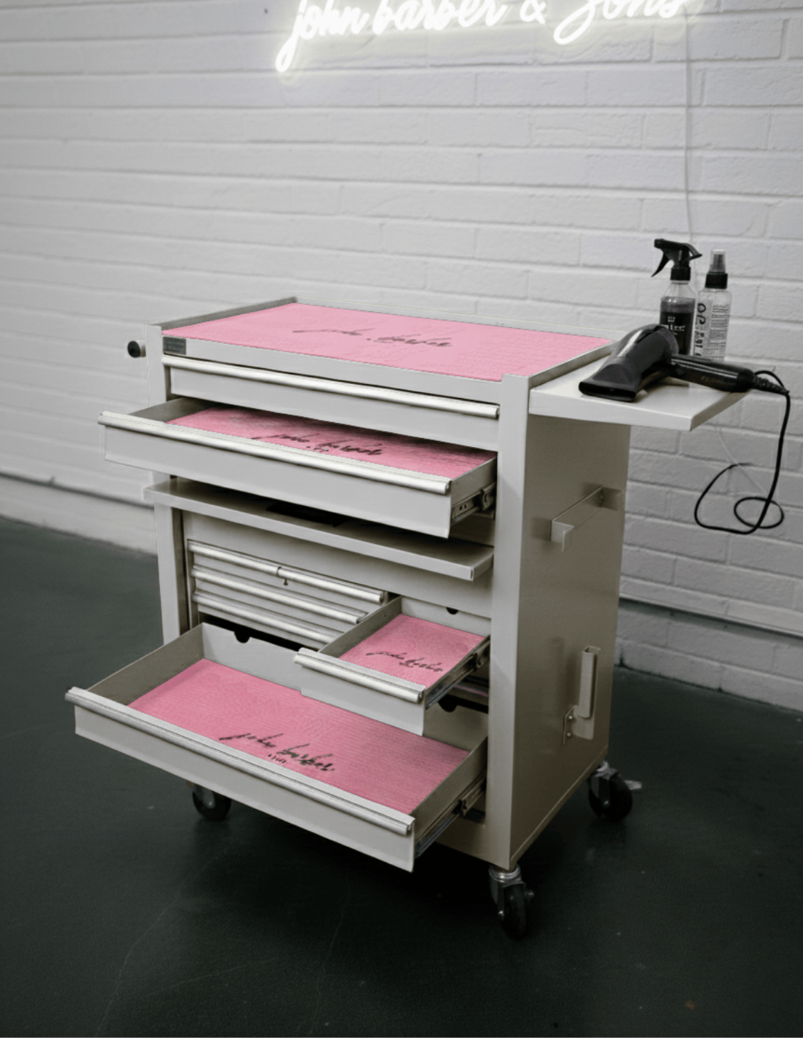 BARBER TROLLEY PRO ROLLWAGEN N VERSCHIEDENEN FARBEN – UV-STERILISATION Friseurwagen