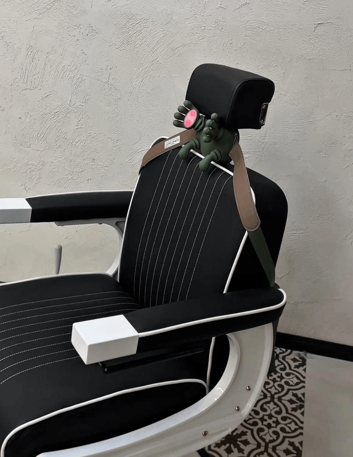 Tiny Hands virales Massagegerät mit eingebautem Akku und Hitzefunktion – kompaktes Handmassagegerät zur Entspannung von Muskeln und zur Förderung der Durchblutung.