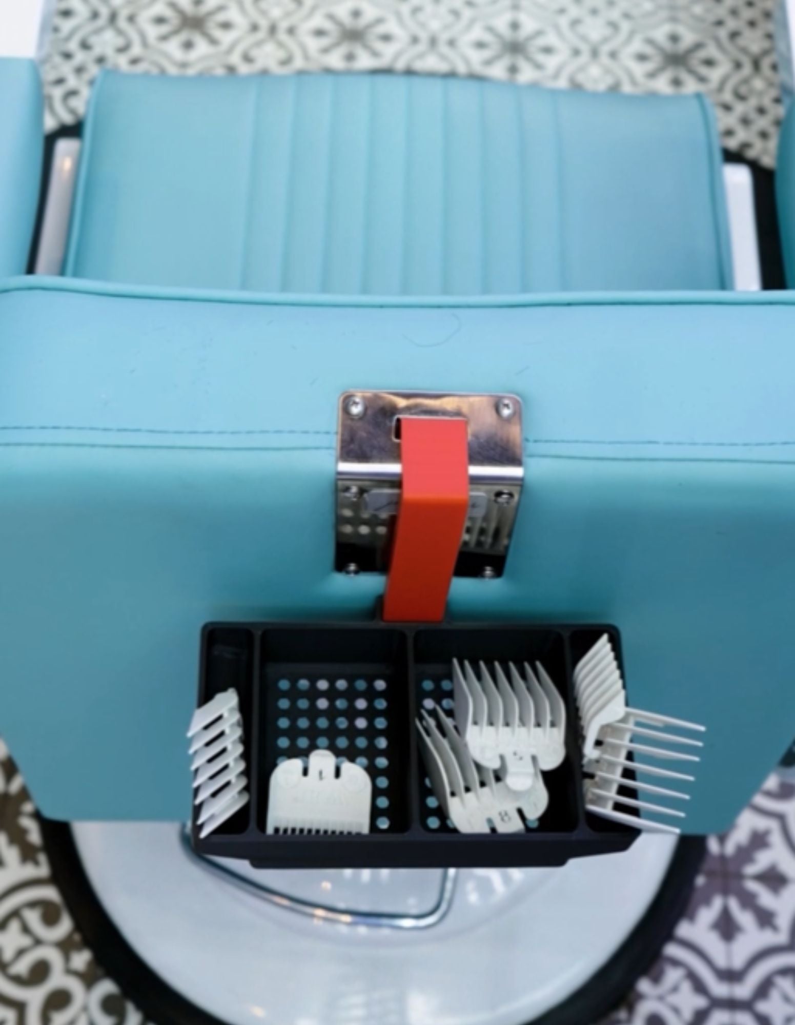 JBS Guard Caddy – Organizador de pentes de máquina para cadeira de barbeiro
