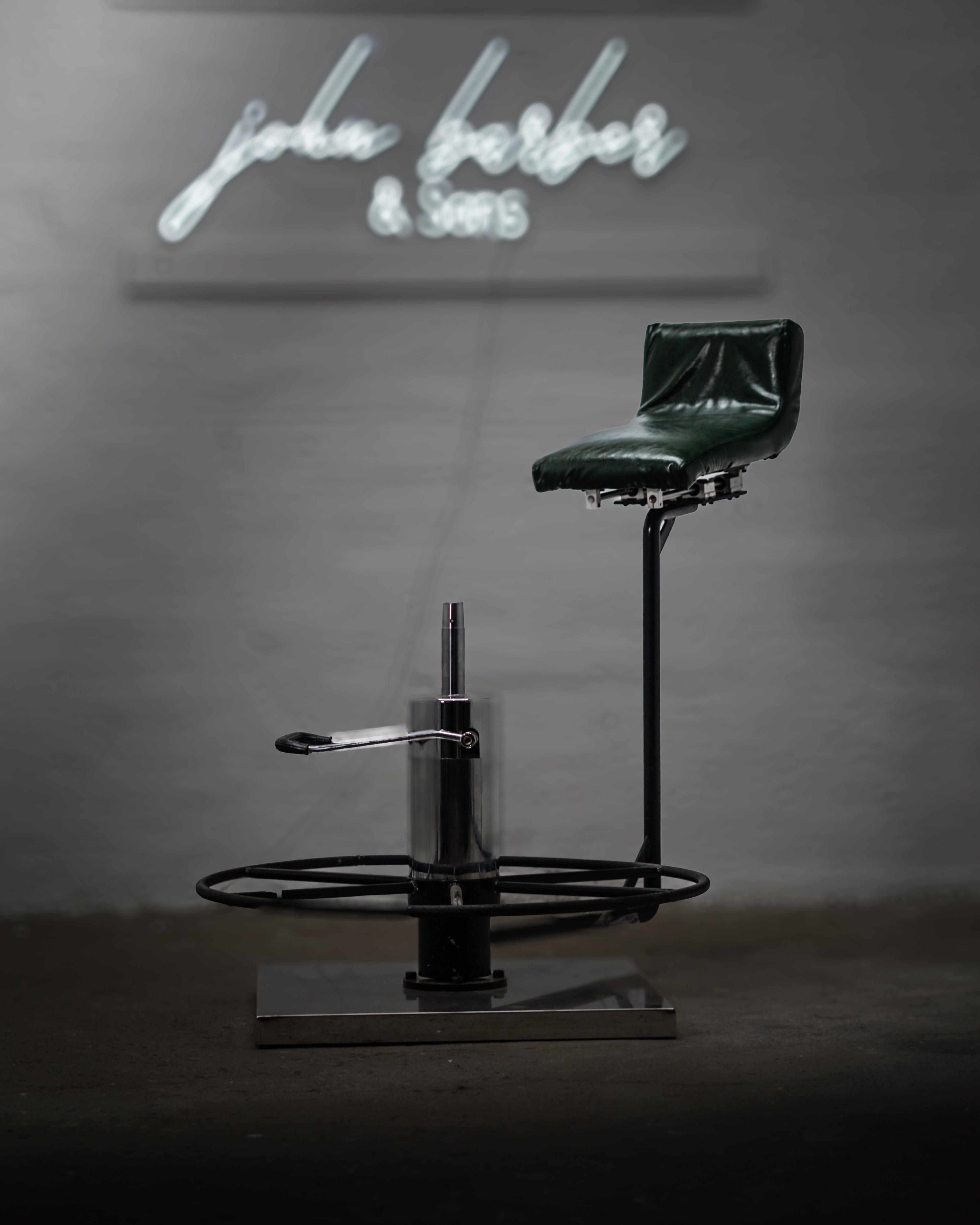 Rotirajući brijački i frizerski stolac