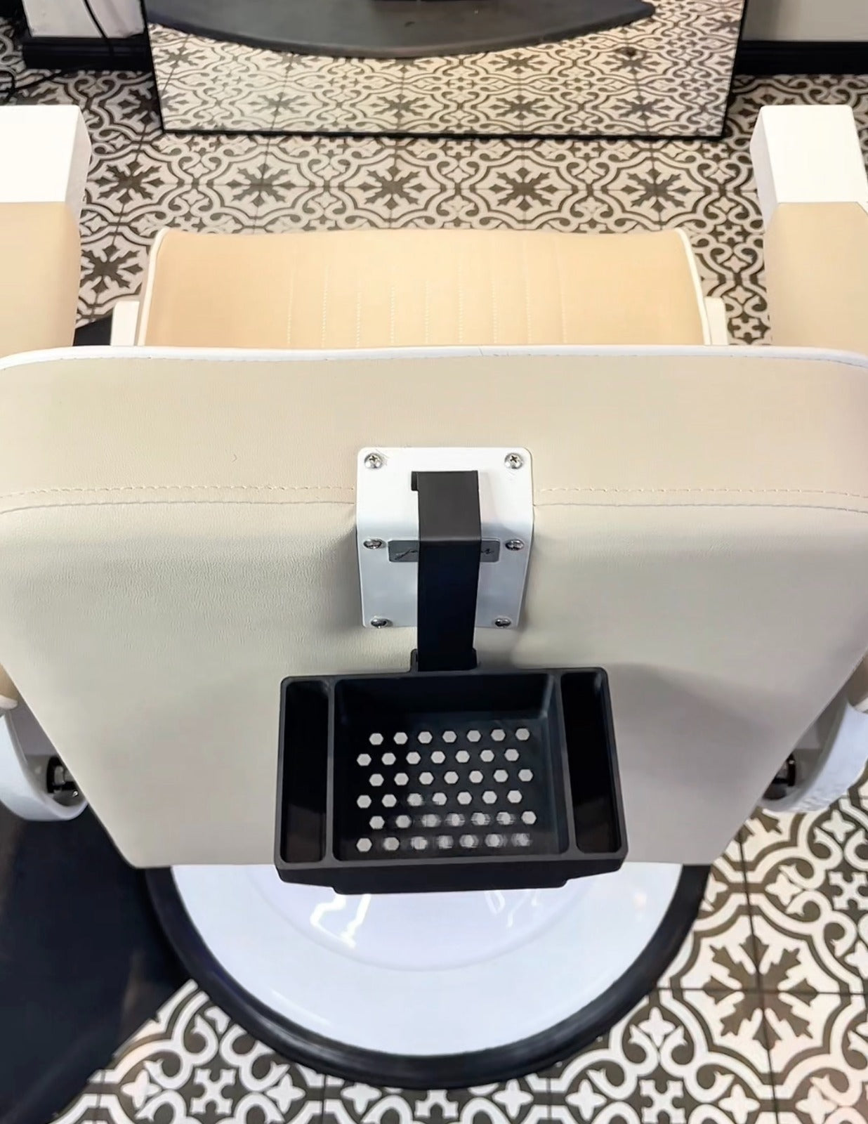 JBS Guard Caddy – Clipper Maschinen Aufsatz-Organizer für den Barberstuhl