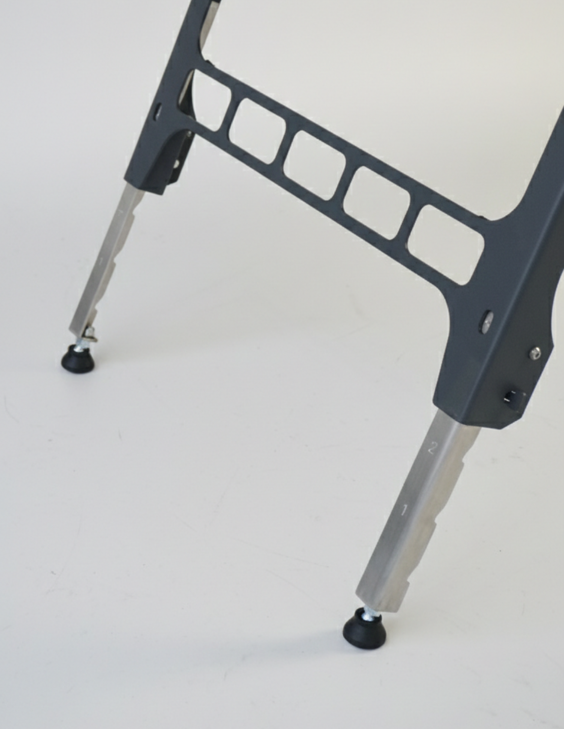 JBS Move 1.0 mobile and foldable barber chair for barbershop, salon, and beauty use