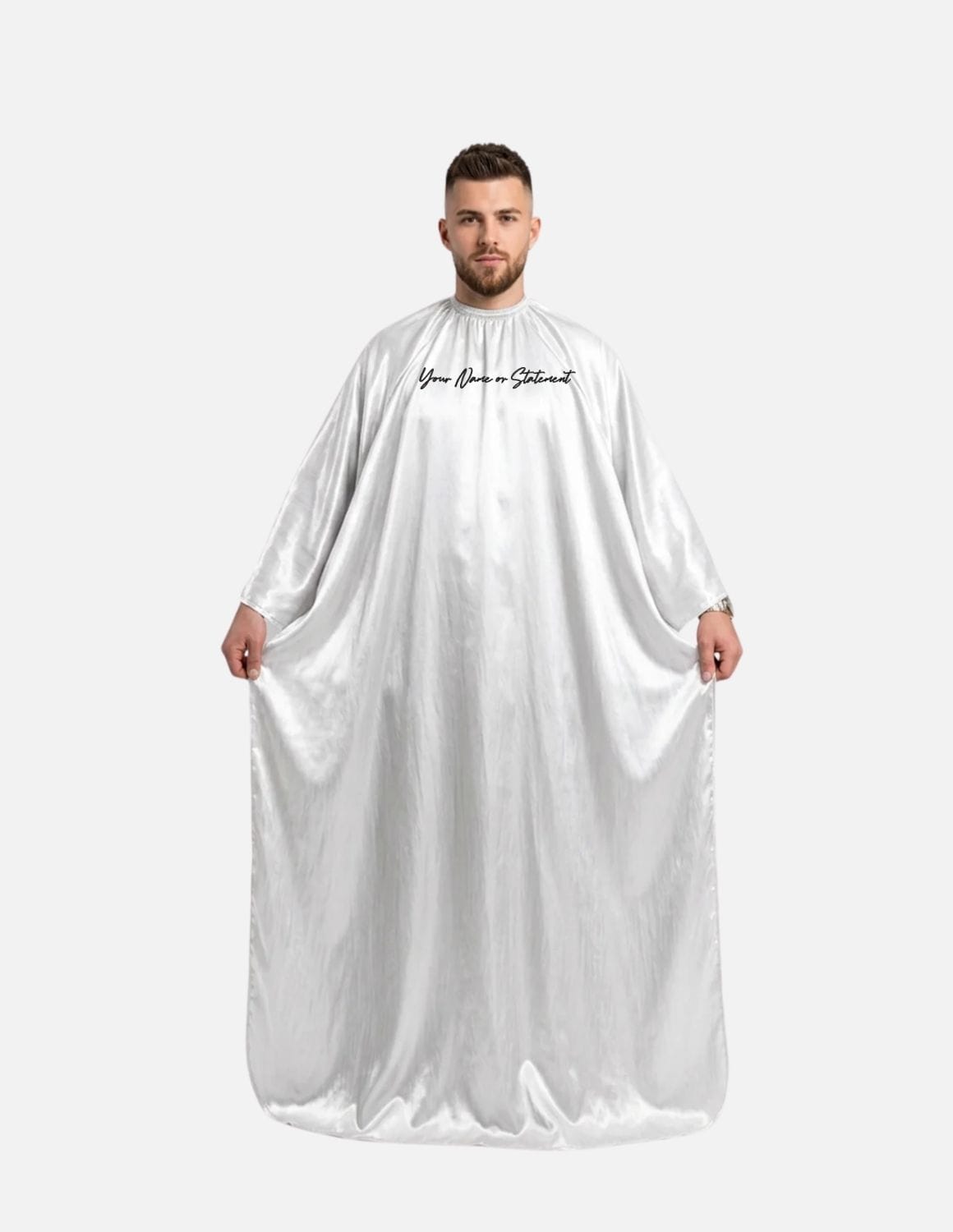 Premium satinbarberkappa med kimono-armöppningar och sidenlook – Broderad med din logotyp | Frisörkappa & satinkappa