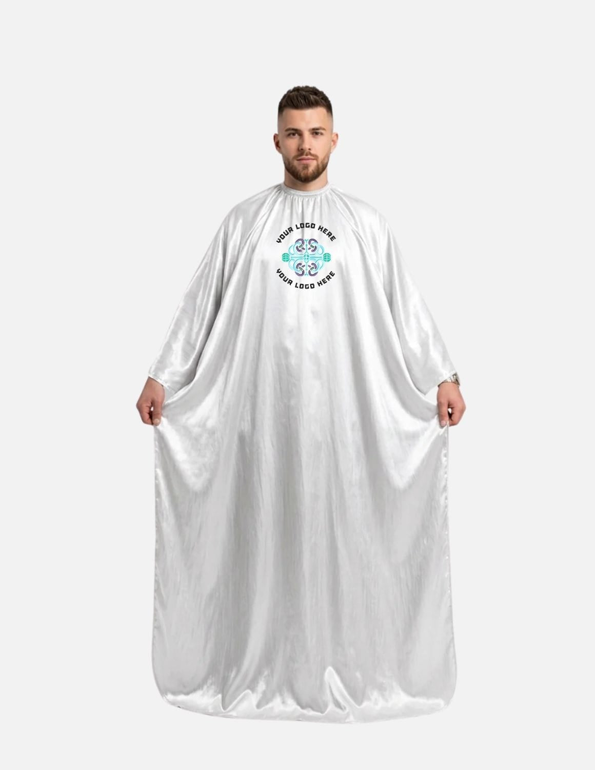 Premium satinbarberkappa med kimono-armöppningar och sidenlook – Broderad med din logotyp | Frisörkappa & satinkappa