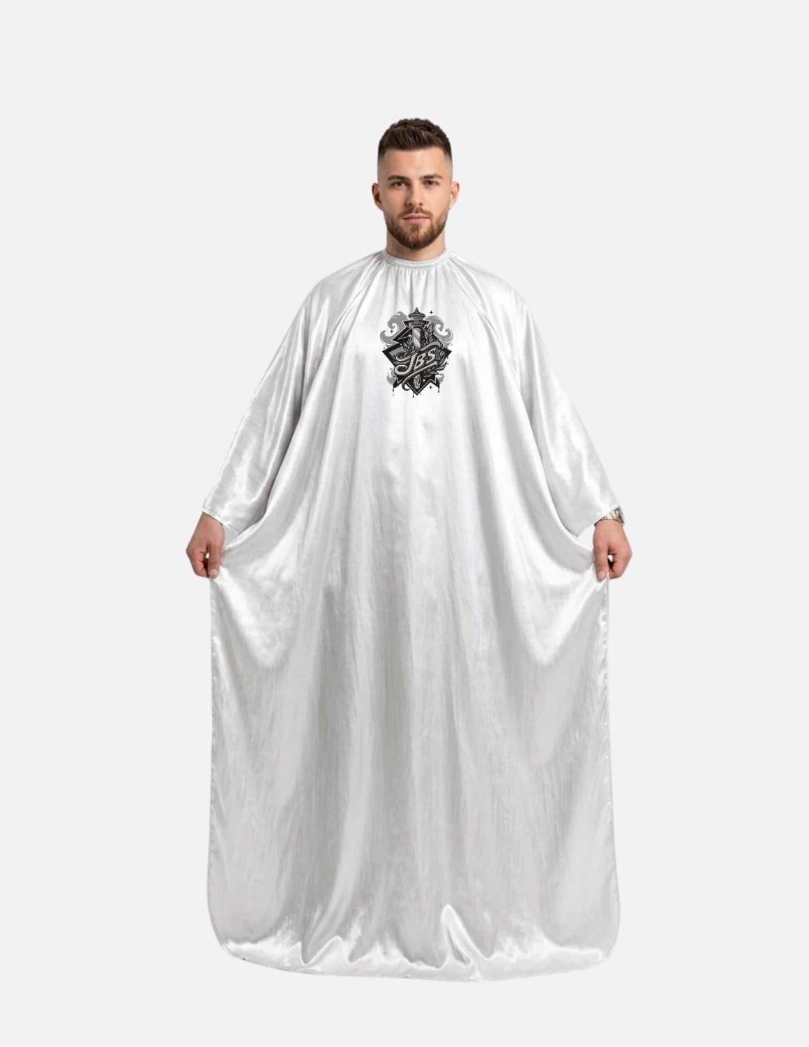 Premium satinbarberkappa med kimono-armöppningar och sidenlook – Broderad med din logotyp | Frisörkappa & satinkappa