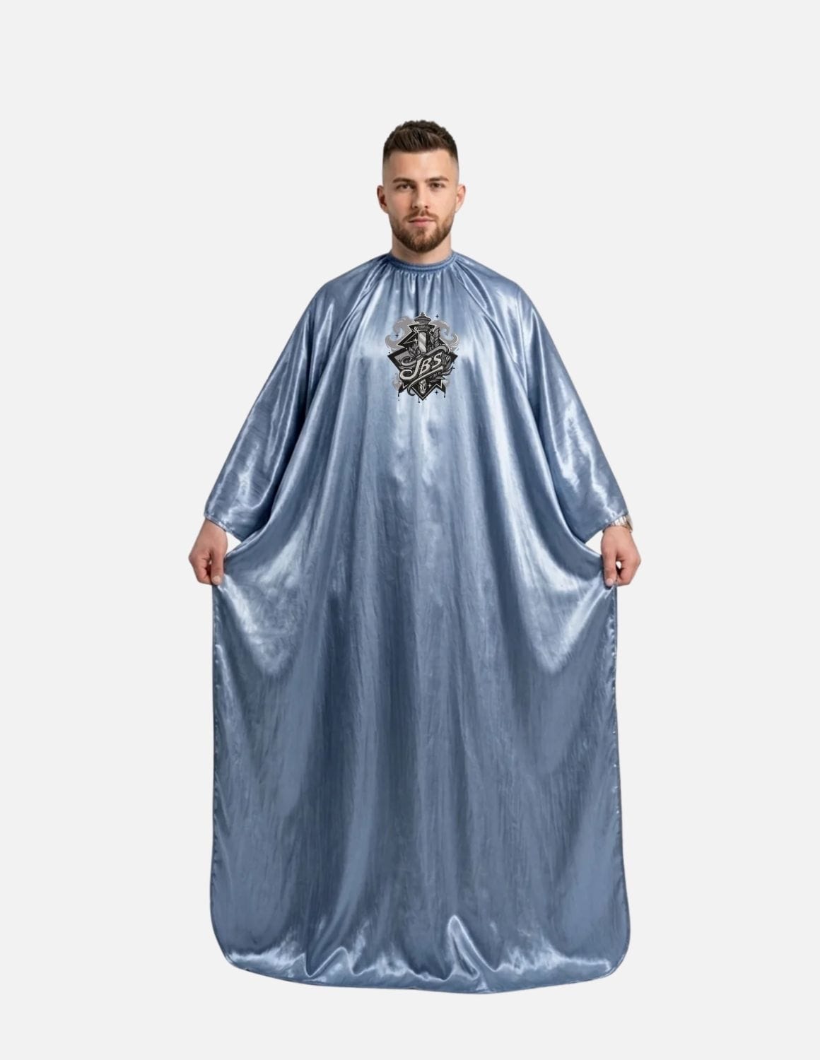 Premium satinbarberkappa med kimono-armöppningar och sidenlook – Broderad med din logotyp | Frisörkappa & satinkappa