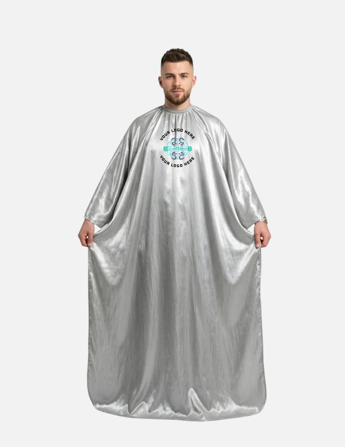 Premium satinbarberkappa med kimono-armöppningar och sidenlook – Broderad med din logotyp | Frisörkappa & satinkappa