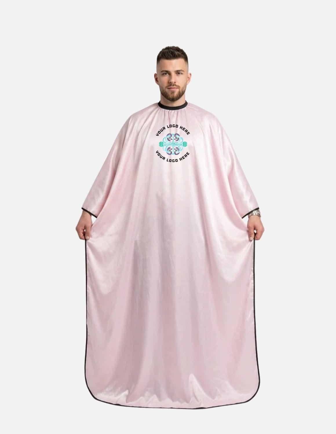 Premium satinbarberkappa med kimono-armöppningar och sidenlook – Broderad med din logotyp | Frisörkappa & satinkappa